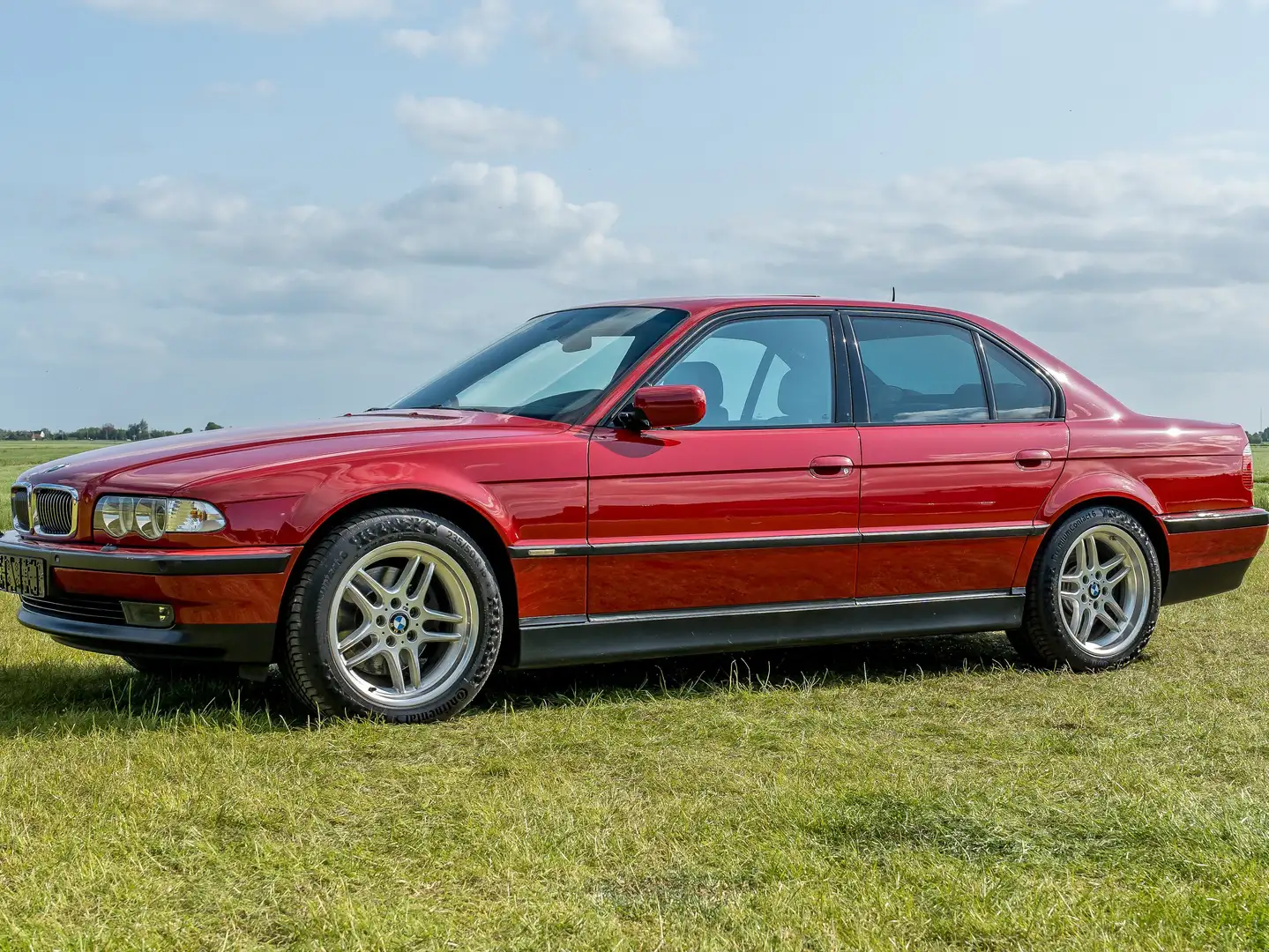 BMW 750 750I M Individual Red - 1