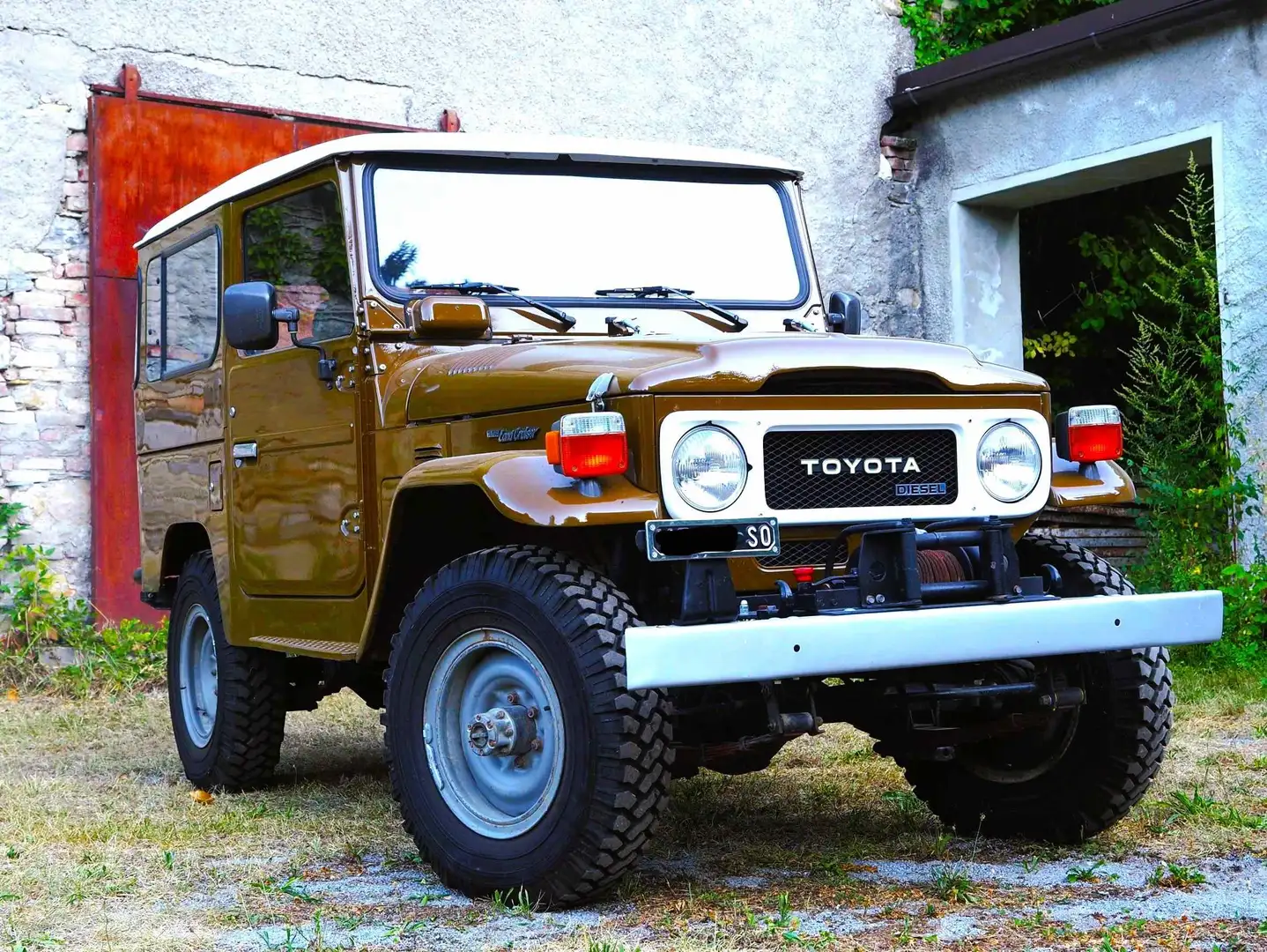 Toyota Land Cruiser BJ40 Marrón - 2