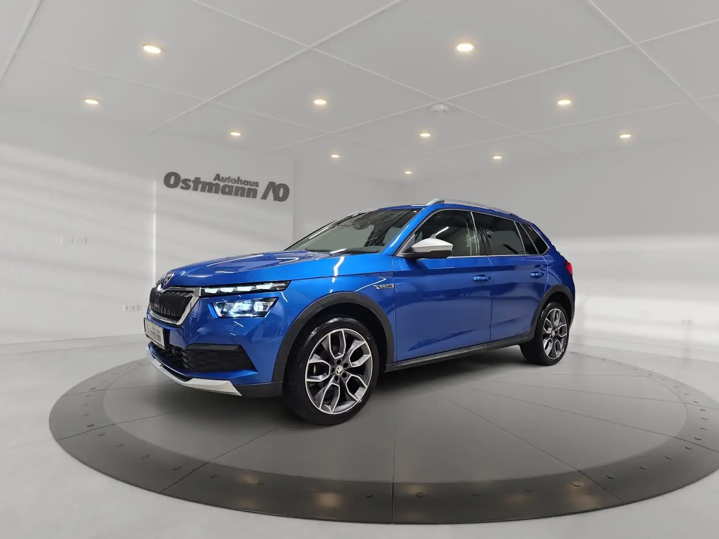 Skoda Kamiq 1.5 TSI Scoutline ACC AHK AUT DynLicht LED Blau - 1