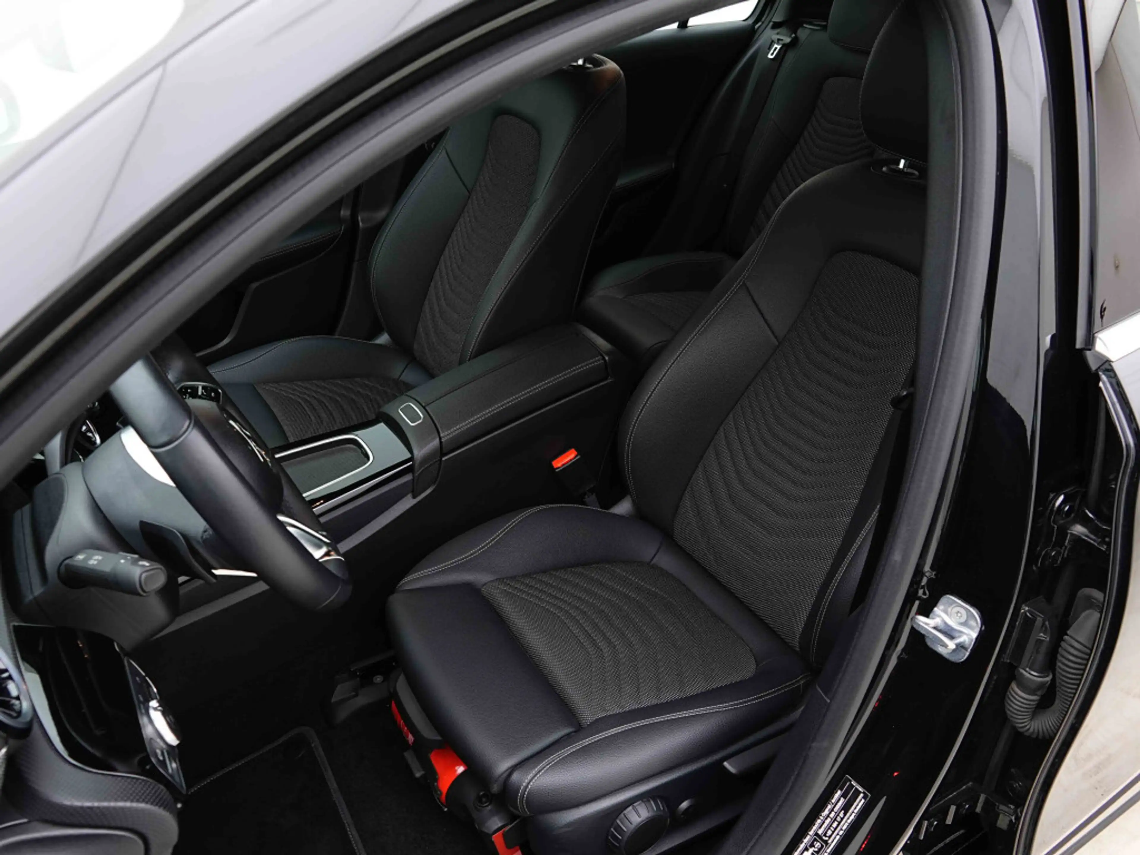 Mercedes-Benz A 250 PHEV 218 AUT Progressive | MBUX GPS | CAM | Sport Seats Heated | LED — photo 7