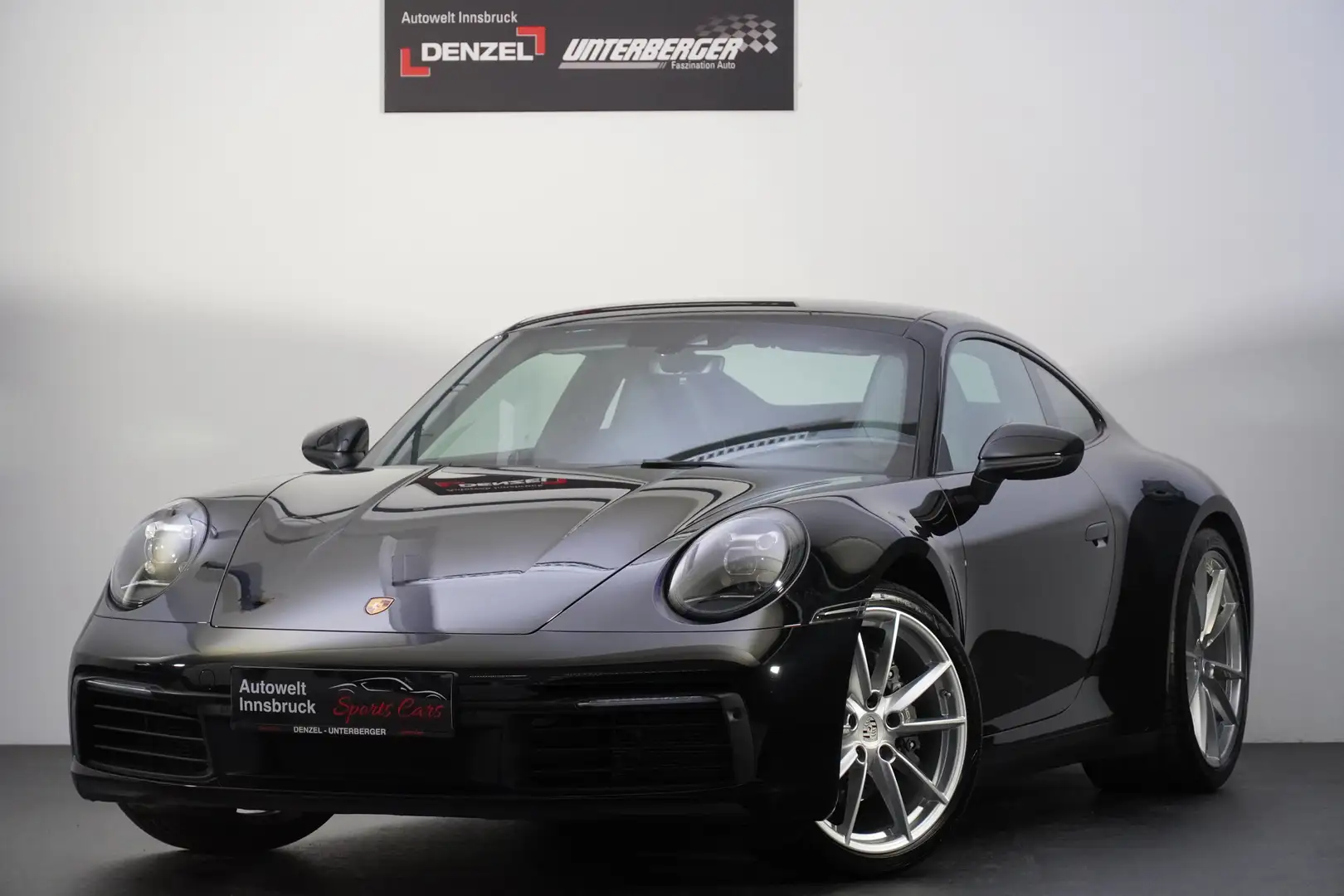 Porsche 992 911 Carrera Schwarz - 2