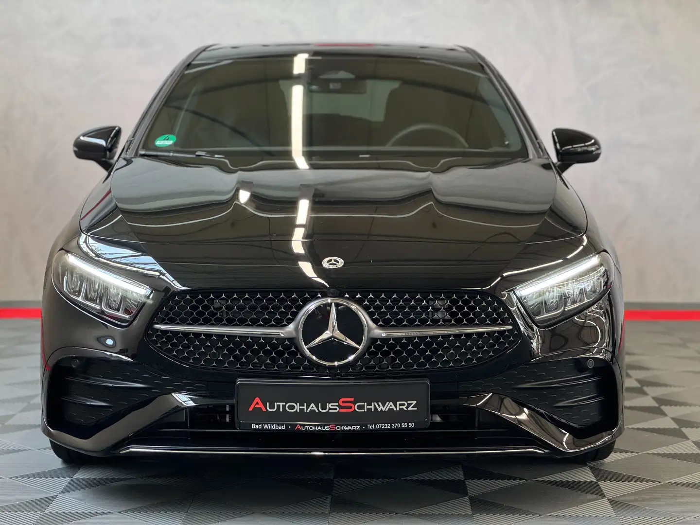 Mercedes-Benz A 180 A180 AMG Line Navi Kamera T-Leder LED Fahrass. Negro - 2
