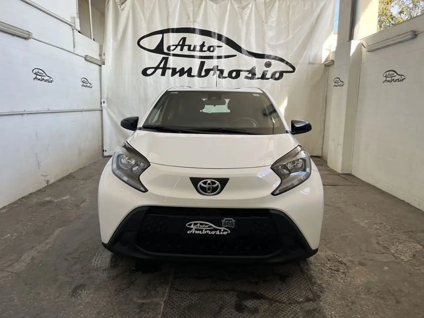 Toyota Aygo X 1.0 VVT-i 72 CV 5 porte  da 169,00 al mese Weiß - 2