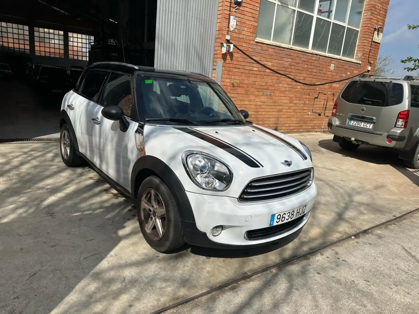 MINI One Countryman D Bílá - 2