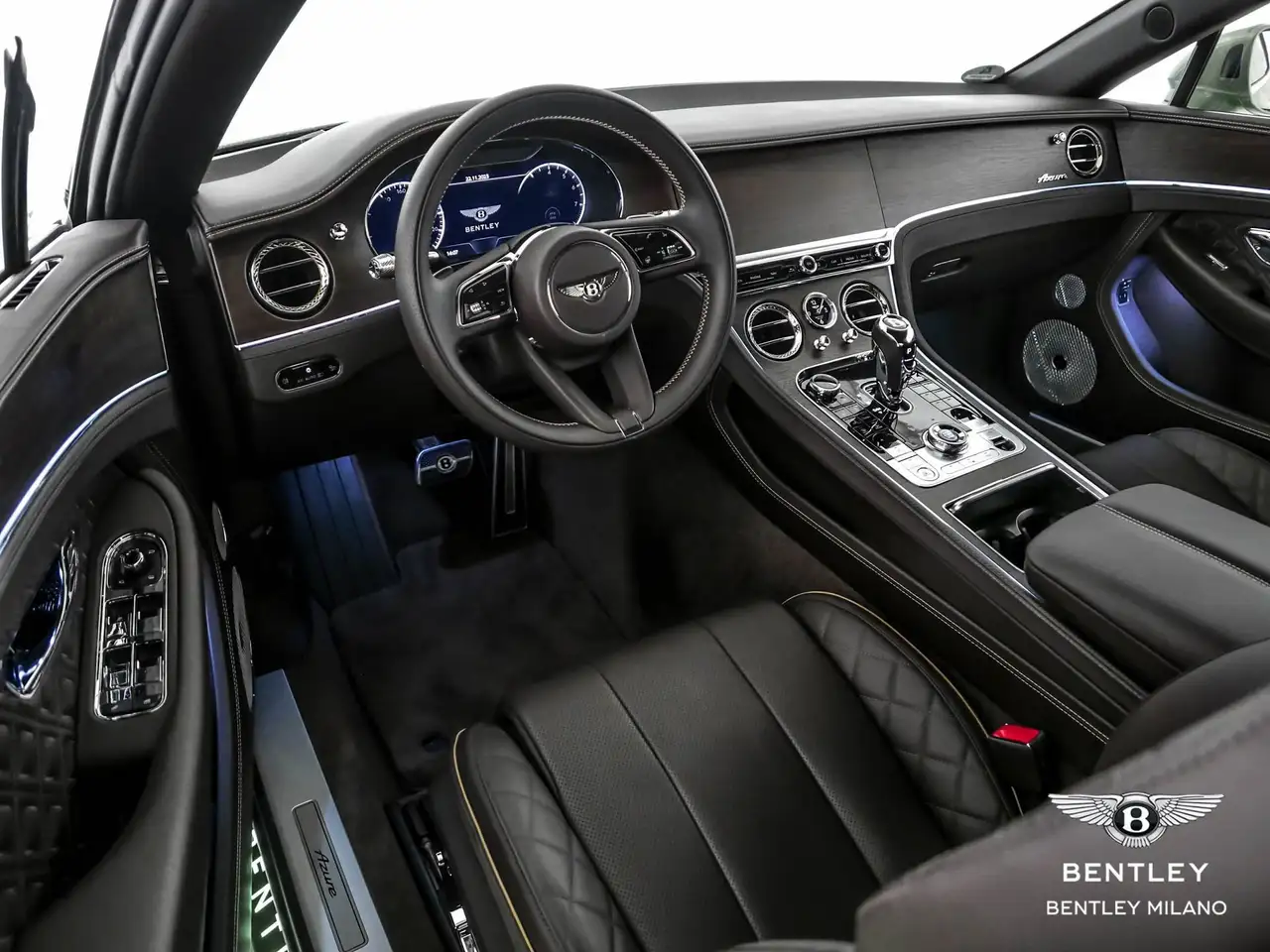 Bentley Continental GTC 2022 — фото 11
