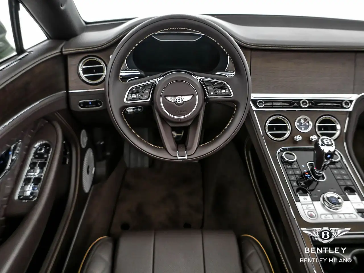 Bentley Continental GTC 2022 — фото 12