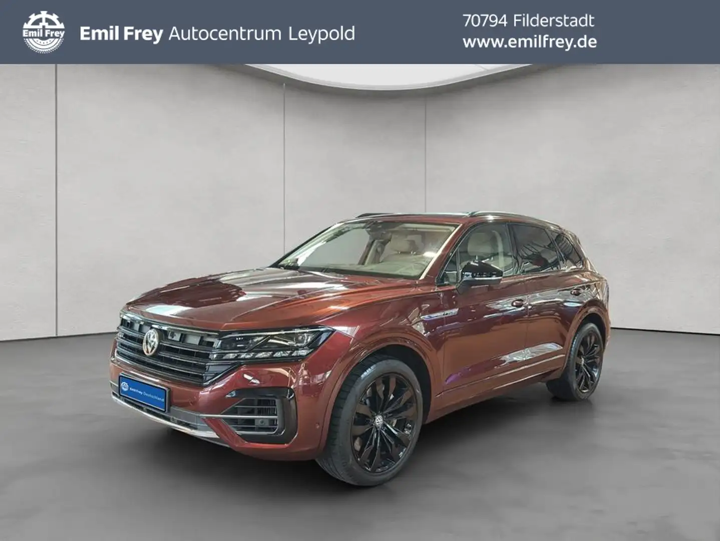Volkswagen Touareg 4.0 V8 TDI Standheizung HUD Pano Červená - 1