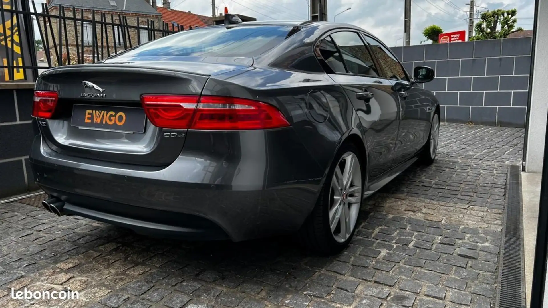 Jaguar XE 2.0 180ch R-SPORT TOIT OUVRANT Gris - 2
