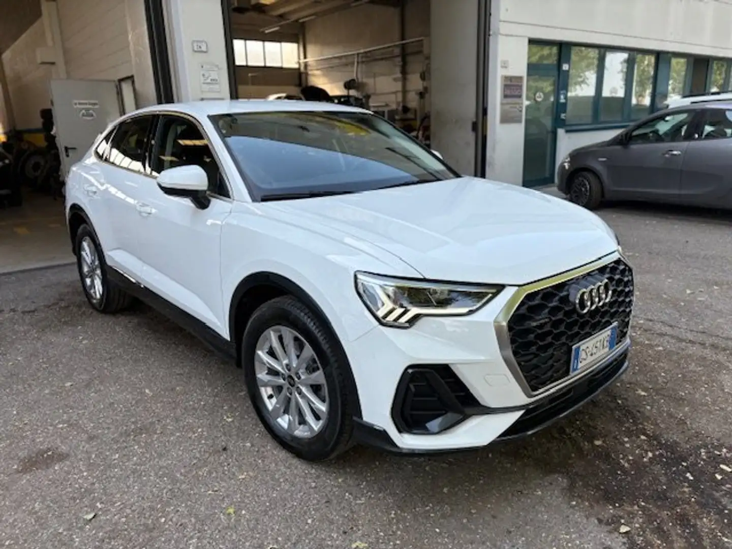 Audi Q3 Q3 Sportback35 2.0 tdi Bus. Plus quattro s-tronic Wit - 2