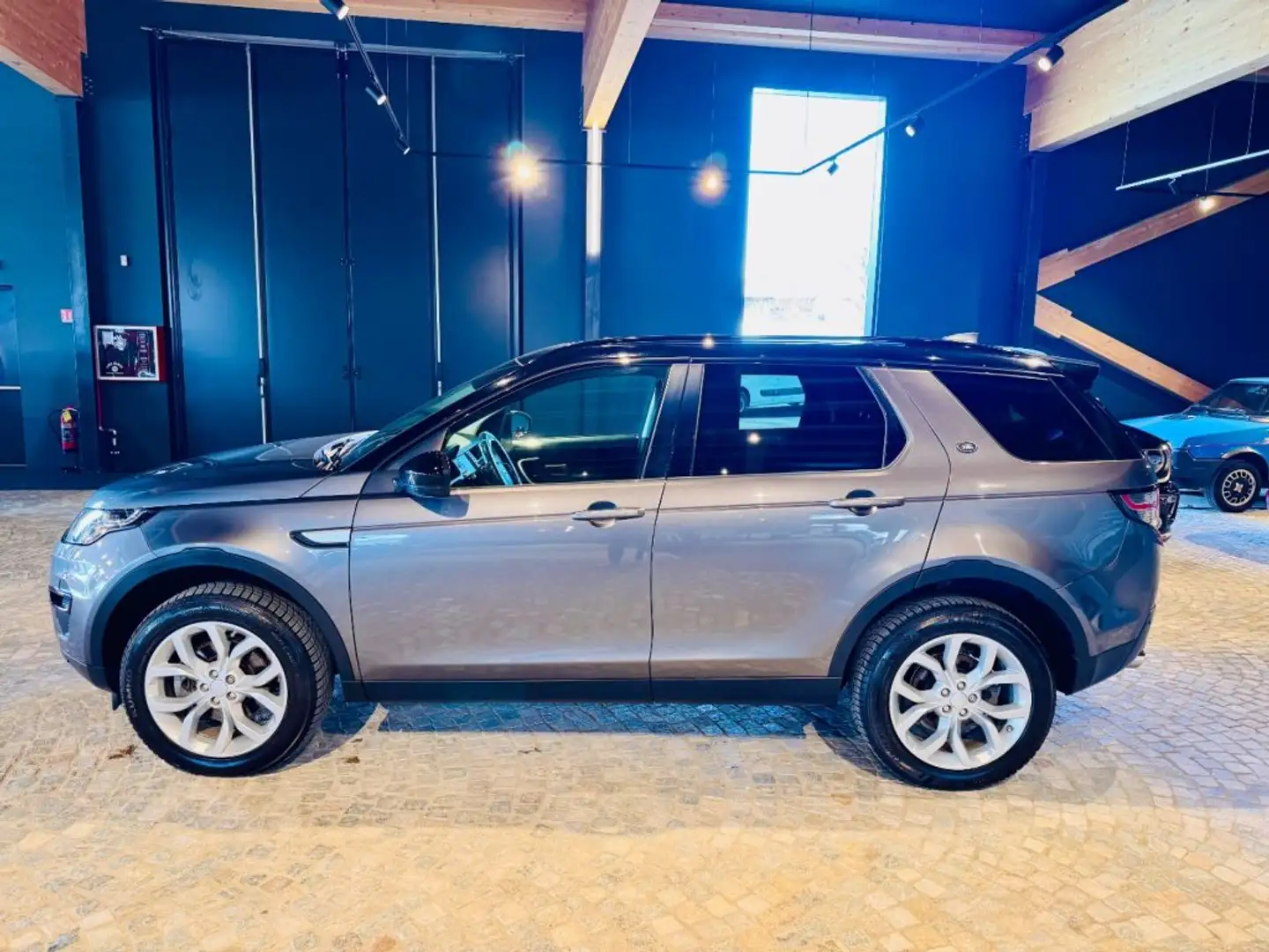 Land Rover Discovery Sport HSE - 7 POSTI - KM 75.000 - PELLE - C.LEGA 19 - Grau - 2