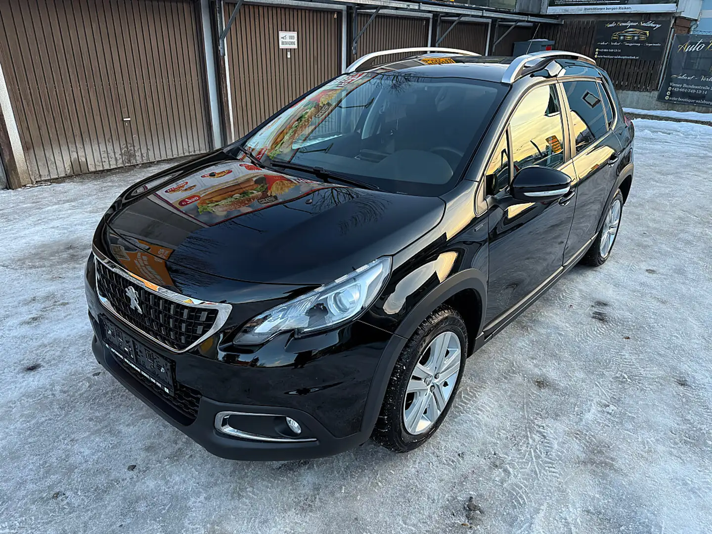 Peugeot 2008 1,5 BlueHDi 100 Active S&S Schwarz - 1