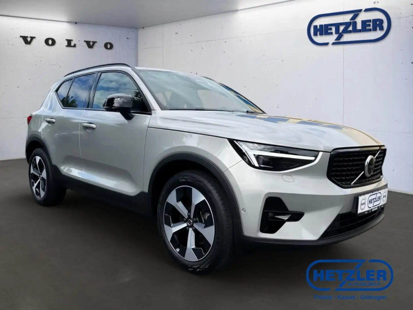 Volvo XC40 Plus Dark 2WD B3 EU6e Digitales Cockpit Memory Sit Silber - 2