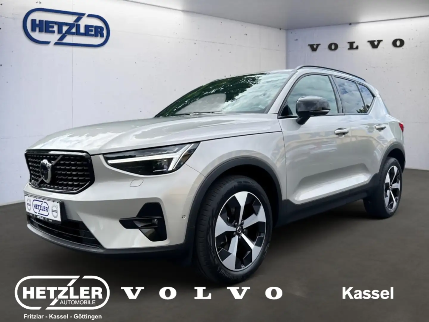 Volvo XC40 Plus Dark 2WD B3 EU6e Digitales Cockpit Memory Sit Silber - 1
