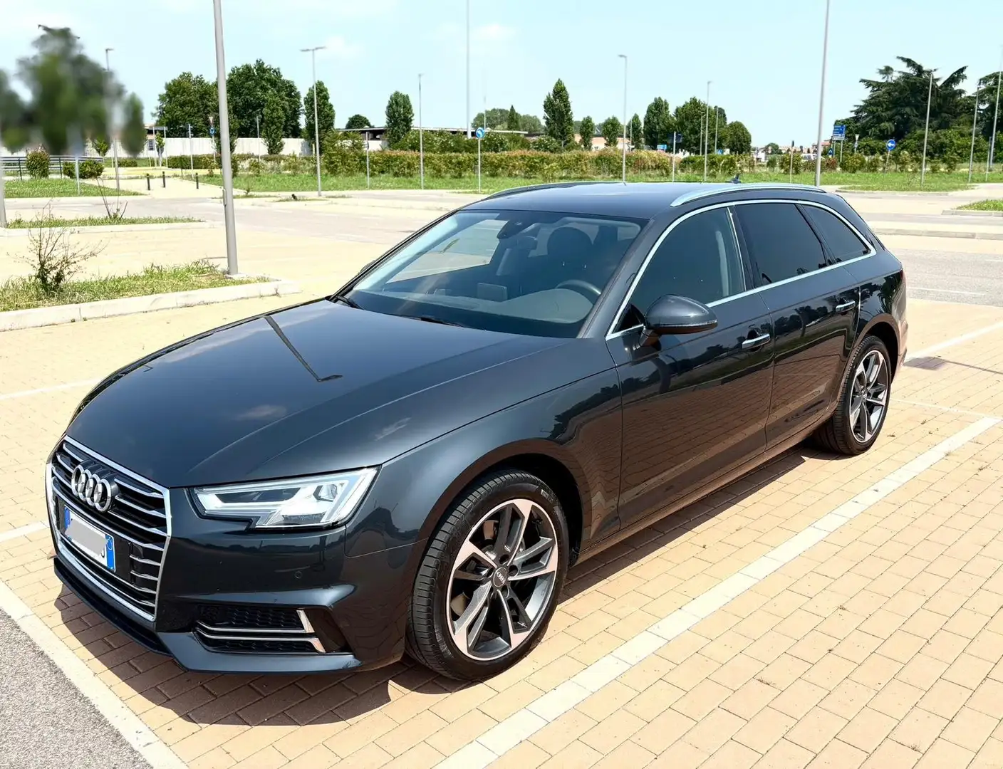 Audi A4 Avant 40 2.0 g-tron Grigio - 2