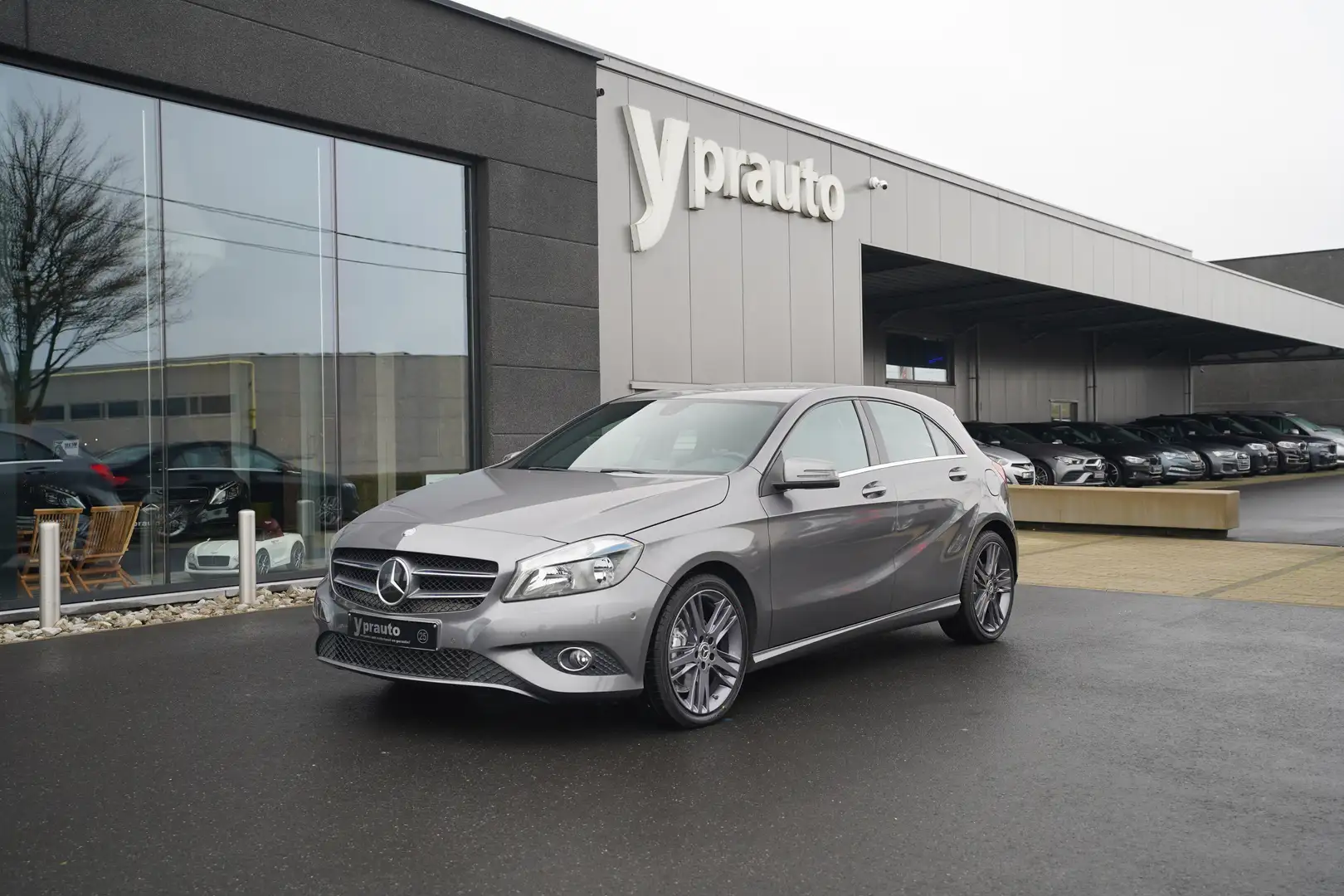 Mercedes-Benz A 180 A 180 Edition Navi Parkeersensoren Zetelverwarming Grey - 1