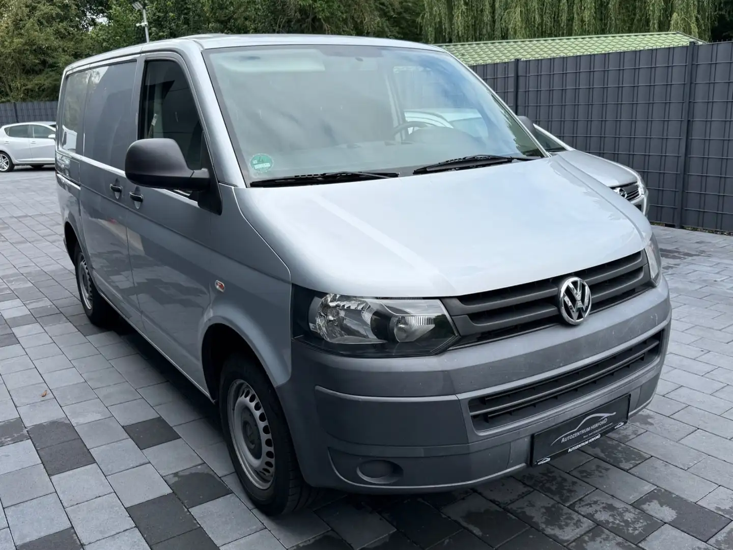 Volkswagen T5 Transporter 2.0 TDI Kasten Klima SHZ Plateado - 2