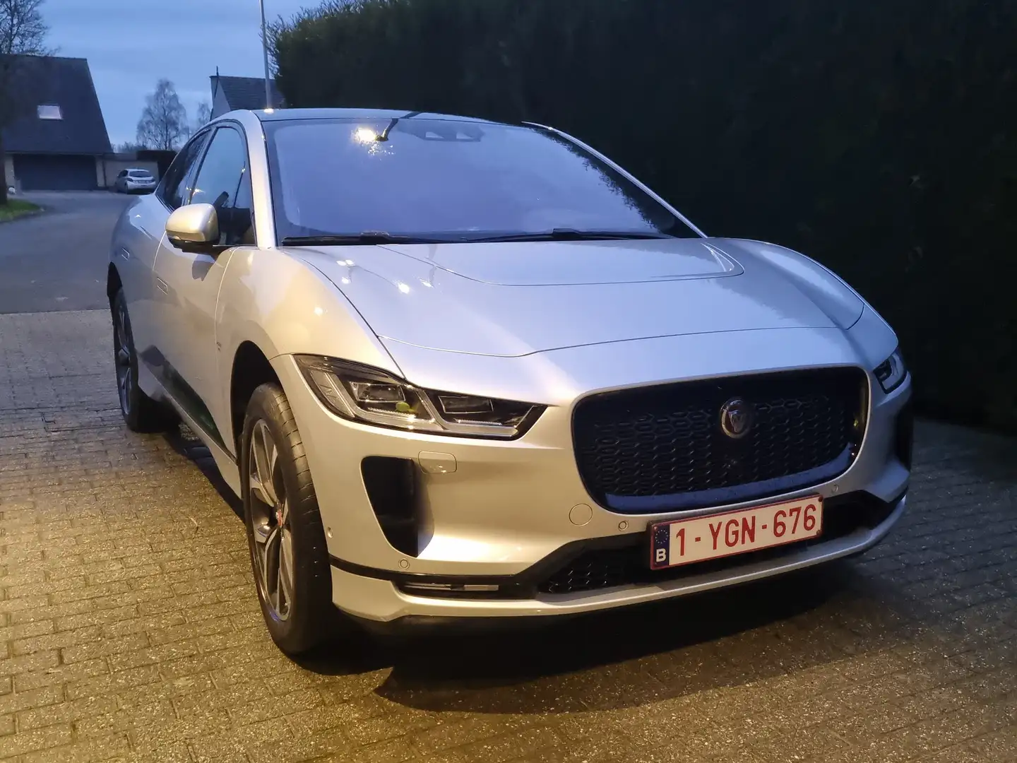 Jaguar I-Pace I-Pace EV400 AWD HSE Stříbrná - 1