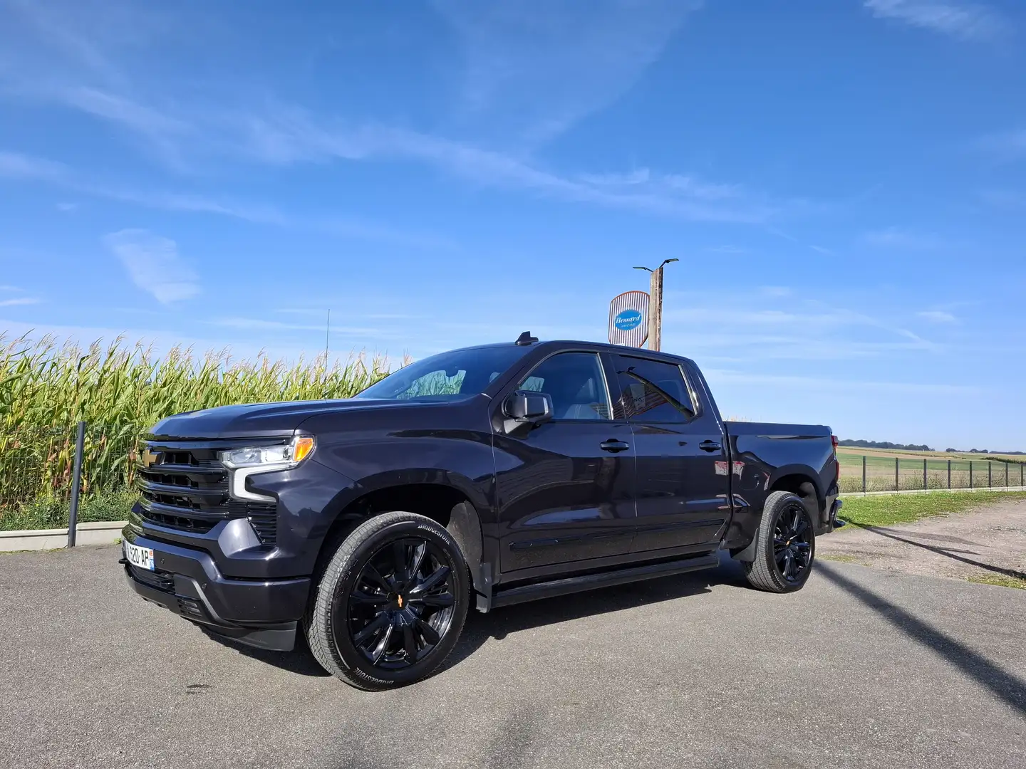 Chevrolet Silverado HIGH COUNTRY NIGHT EDITION Gris - 2
