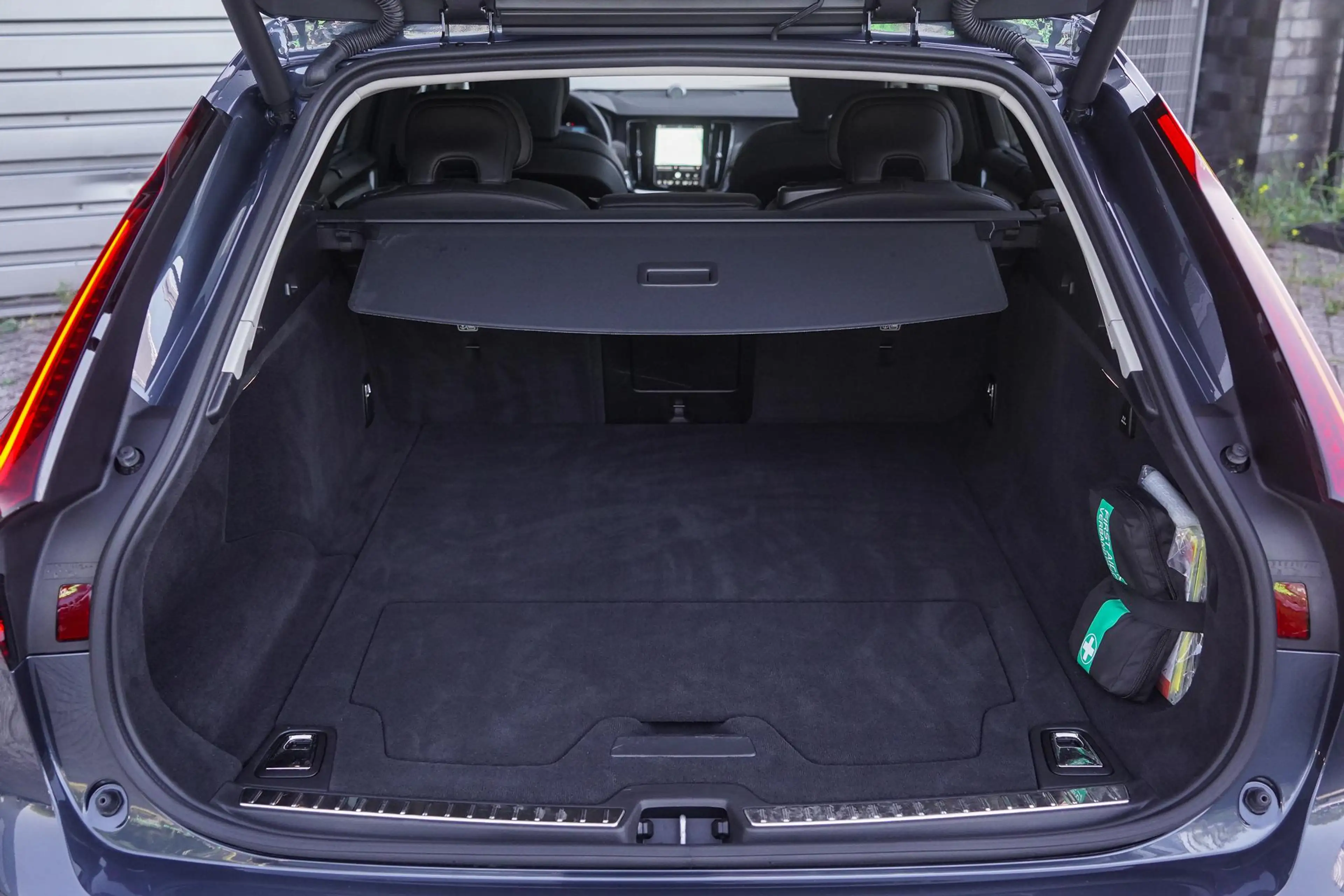 Volvo V90 2.0 T8 Plug-in hybrid AWD Ultra Dark — photo 10