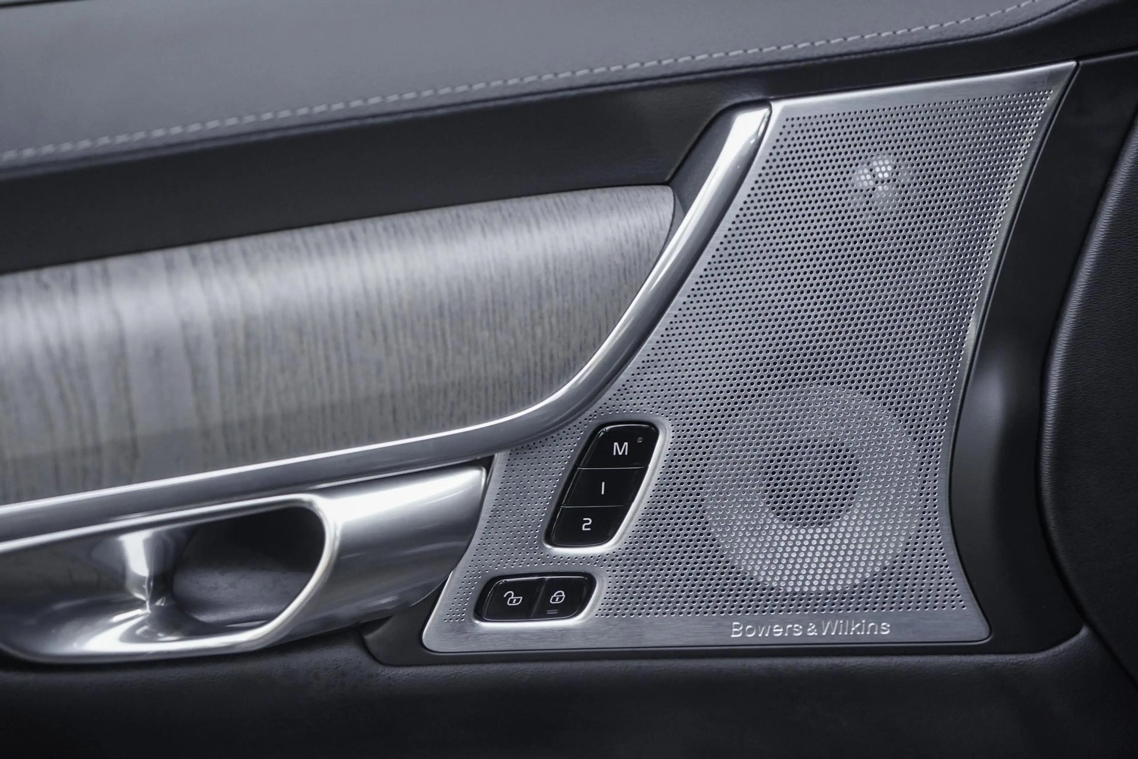 Volvo V90 2.0 T8 Plug-in hybrid AWD Ultra Dark — photo 15