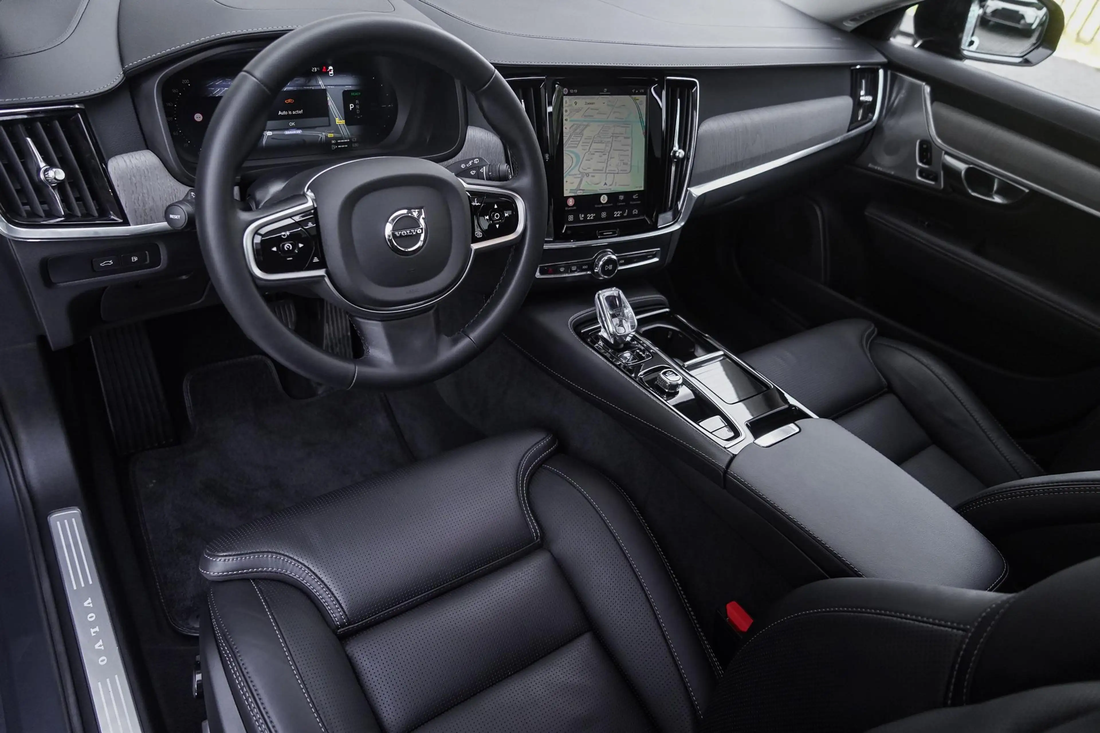 Volvo V90 2.0 T8 Plug-in hybrid AWD Ultra Dark — photo 12