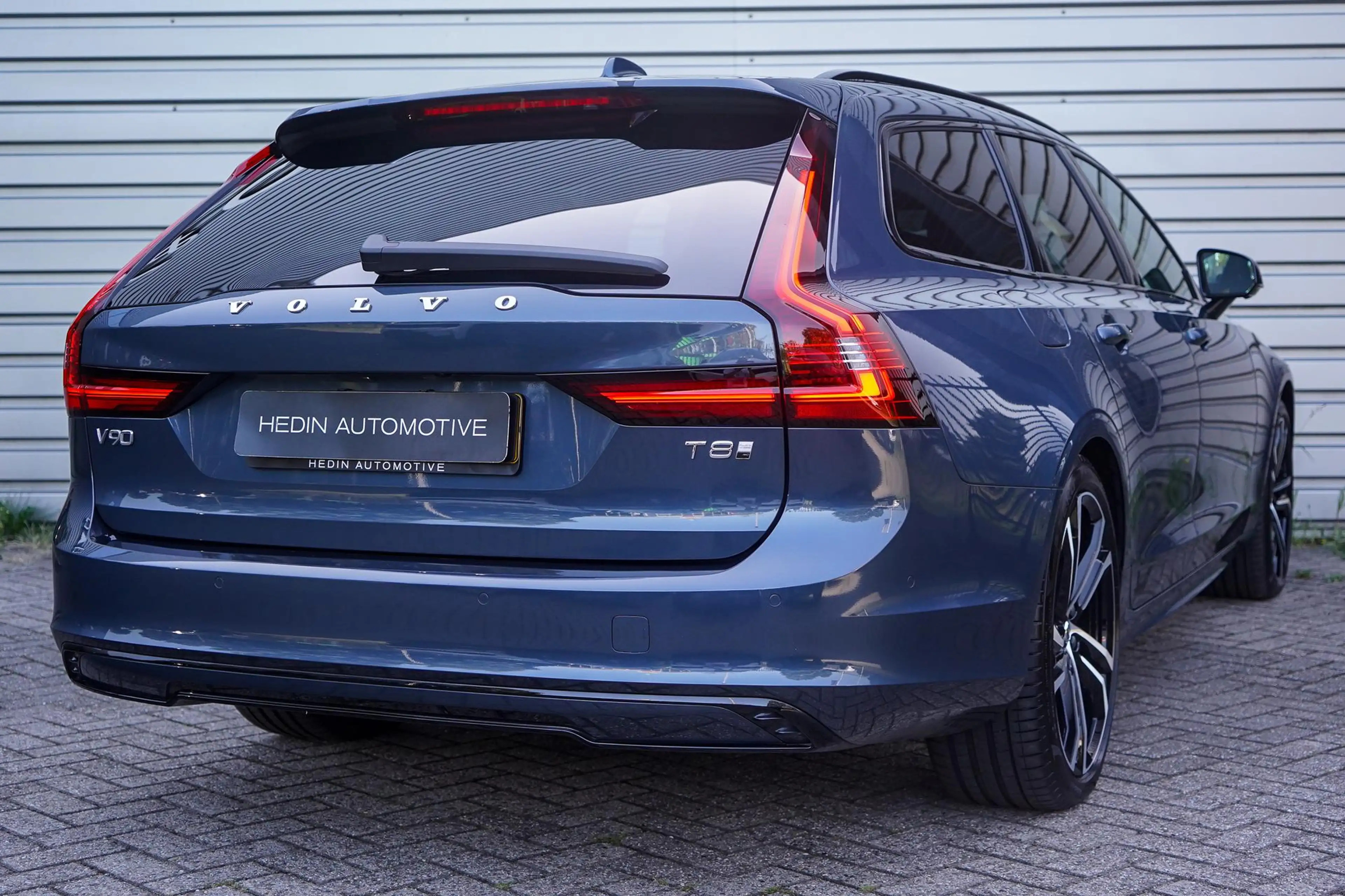 Volvo V90 2.0 T8 Plug-in hybrid AWD Ultra Dark — photo 6