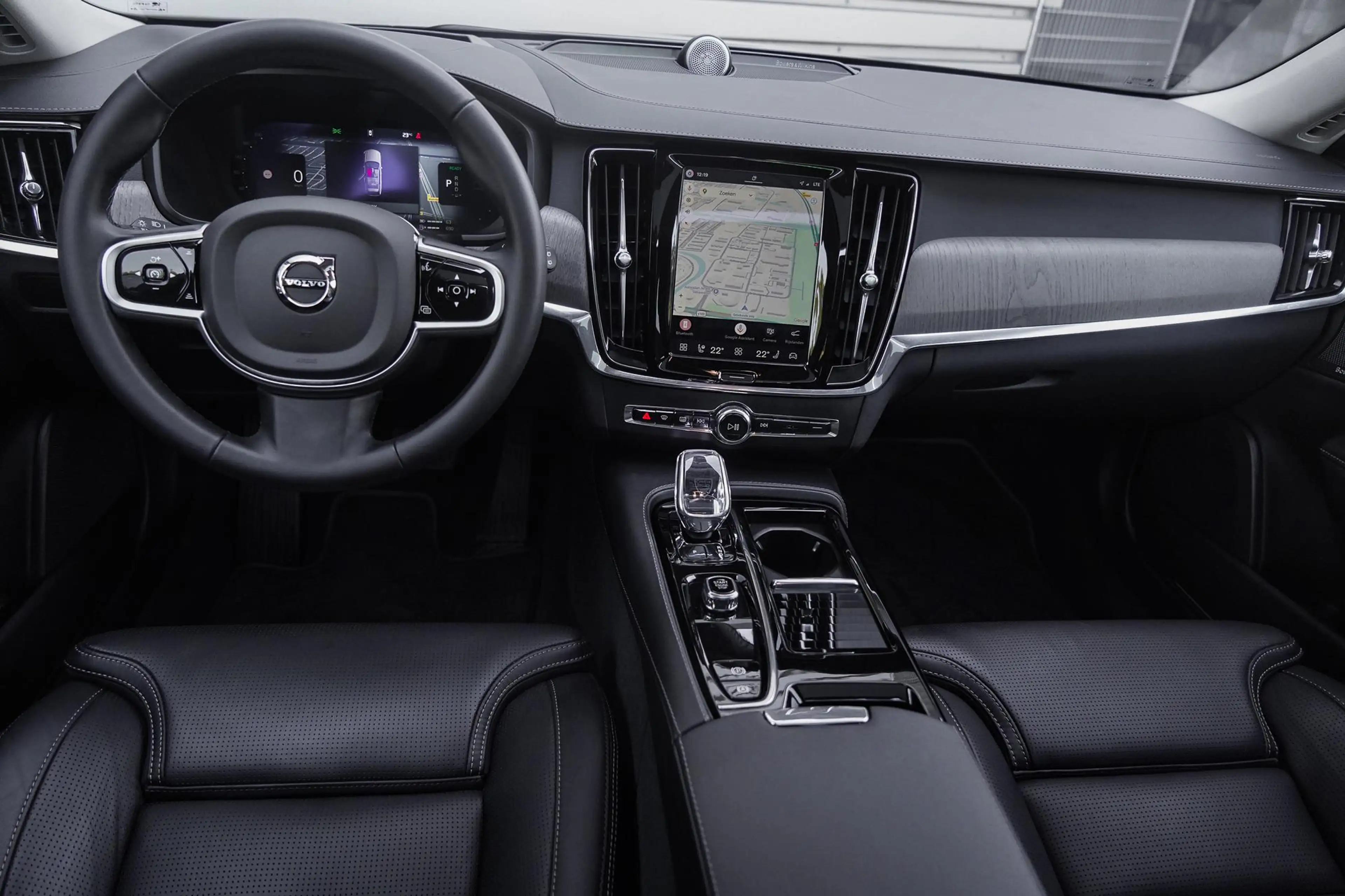 Volvo V90 2.0 T8 Plug-in hybrid AWD Ultra Dark — photo 13