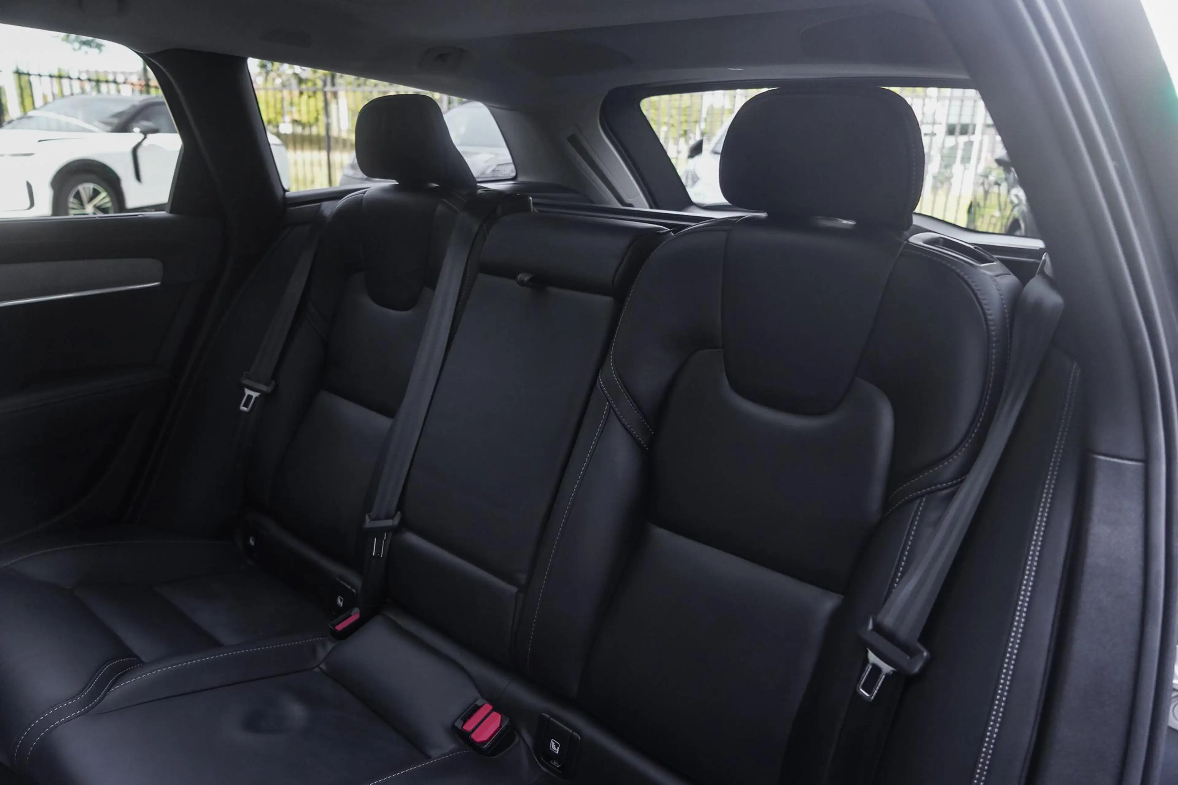 Volvo V90 2.0 T8 Plug-in hybrid AWD Ultra Dark — photo 14