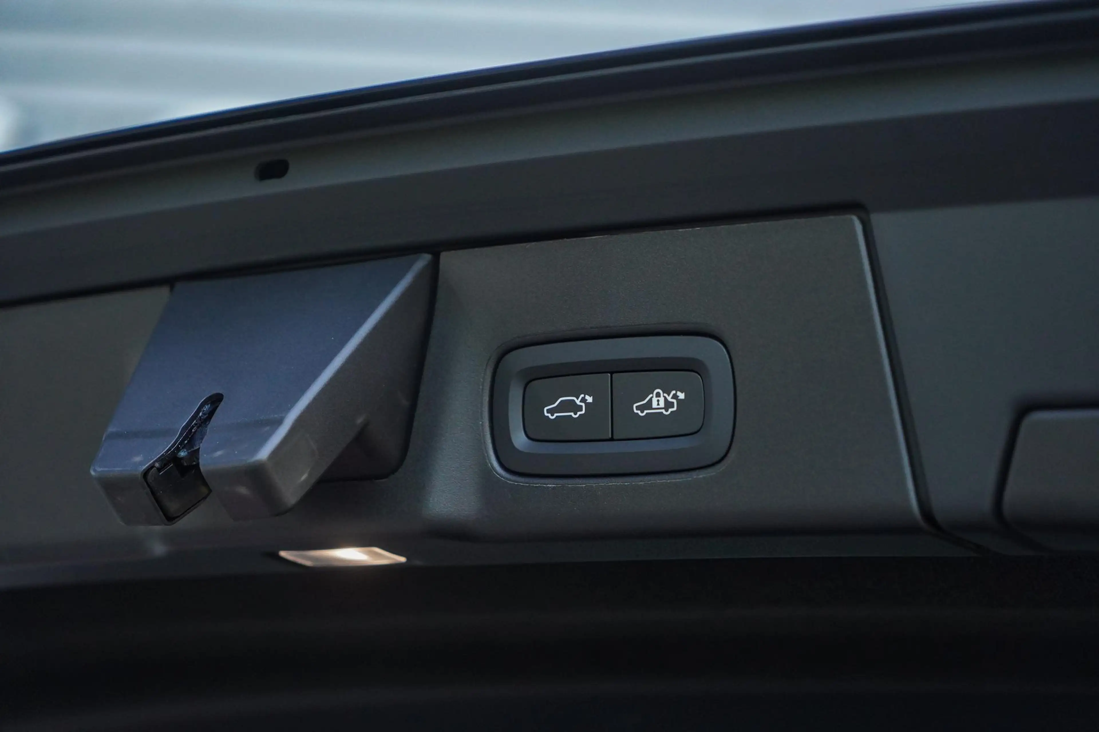 Volvo V90 2.0 T8 Plug-in hybrid AWD Ultra Dark — photo 11