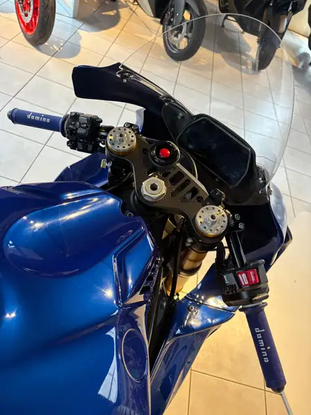 Yamaha YZF-R1 - foto 6