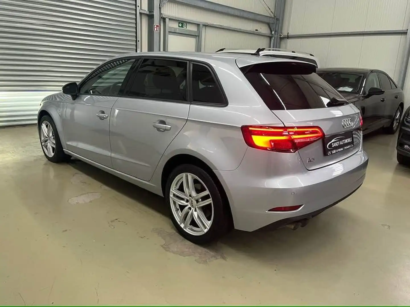 Audi A3 35 Sportback Basis LED Navi AHK SHZ PDC ACC Argent - 2