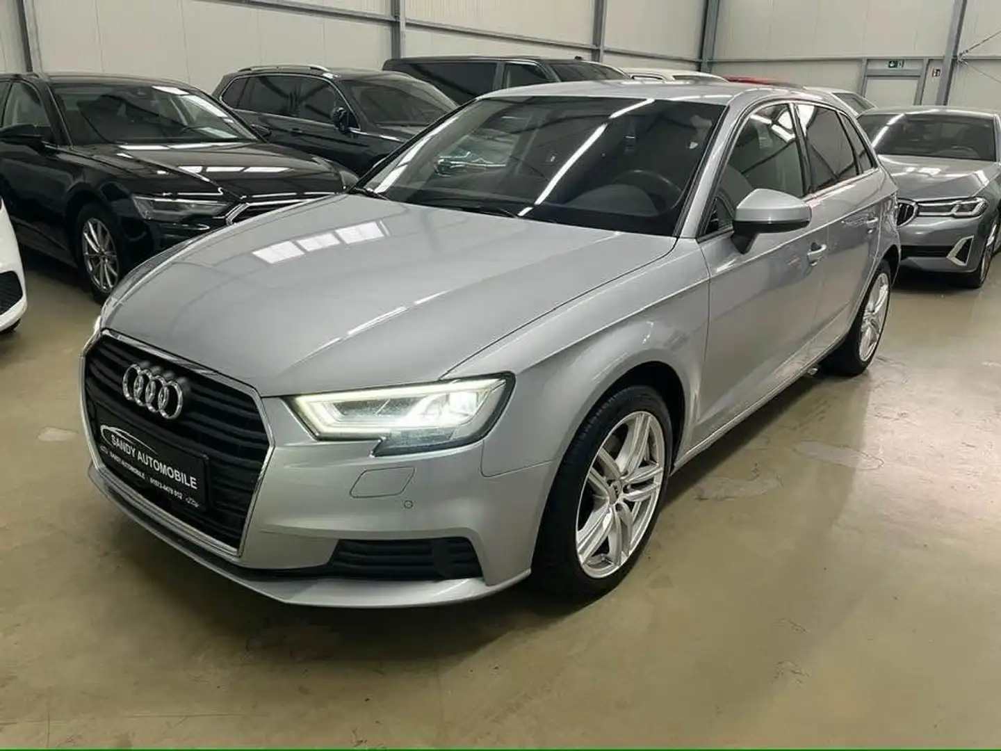 Audi A3 35 Sportback Basis LED Navi AHK SHZ PDC ACC Argent - 1