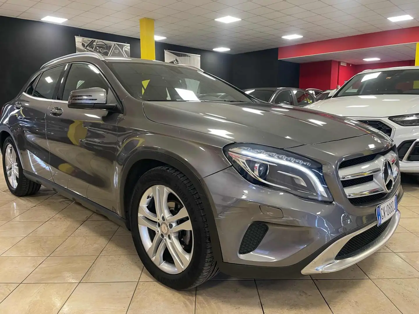 Mercedes-Benz GLA 200 d Automatic 4Matic Executive Grigio - 1