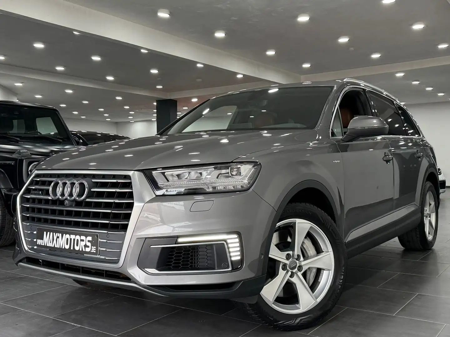 Audi Q7 e-tron 3.0TDi V6 Quattro Tiptronic (275 kW/374PS) 21% VAT Gris - 1