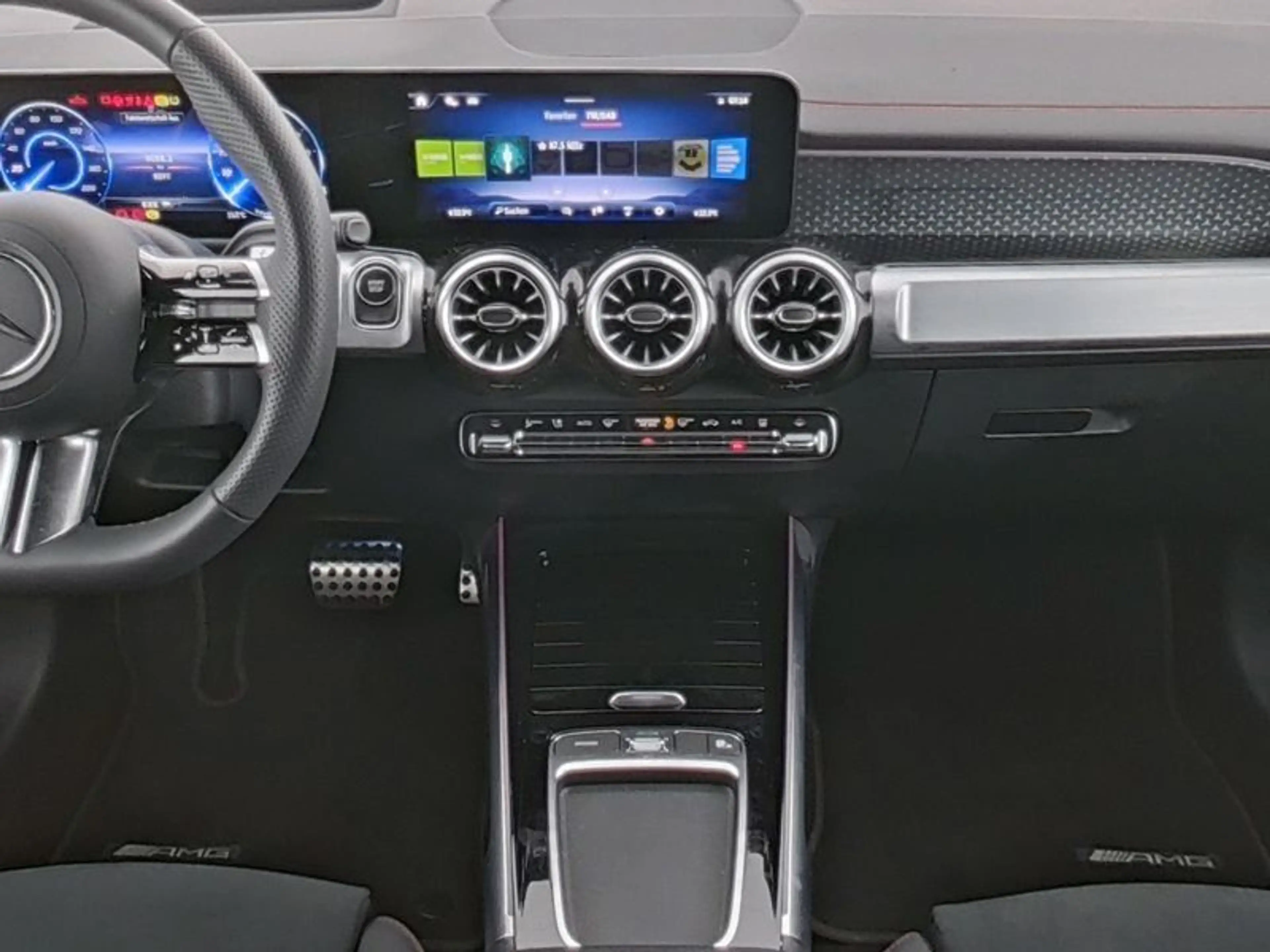 Mercedes-Benz EQB 250 AMG-PREMIUM NIGHT PANO FAP MEMORY KEYLG — photo 5