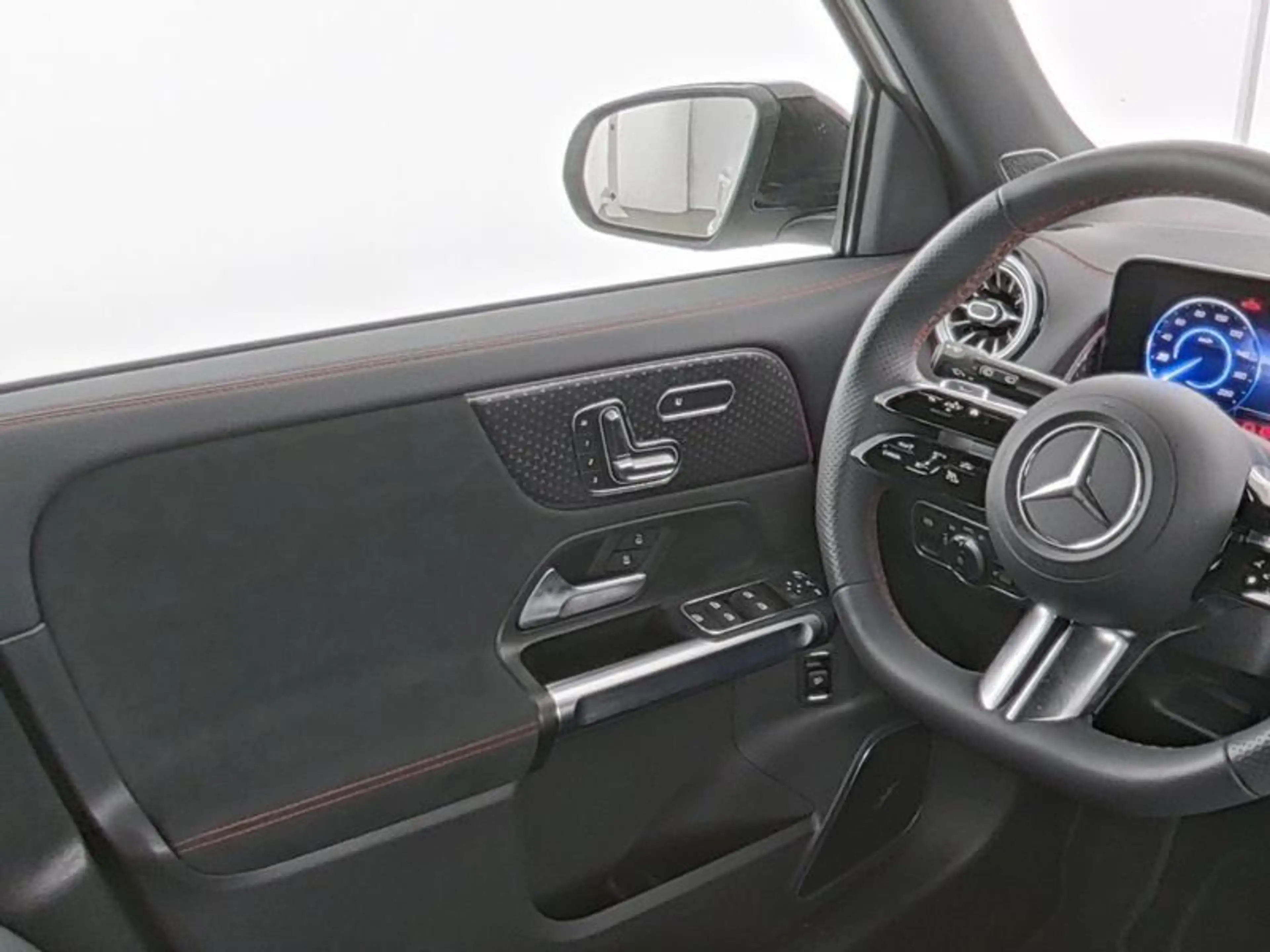 Mercedes-Benz EQB 250 AMG-PREMIUM NIGHT PANO FAP MEMORY KEYLG — photo 9