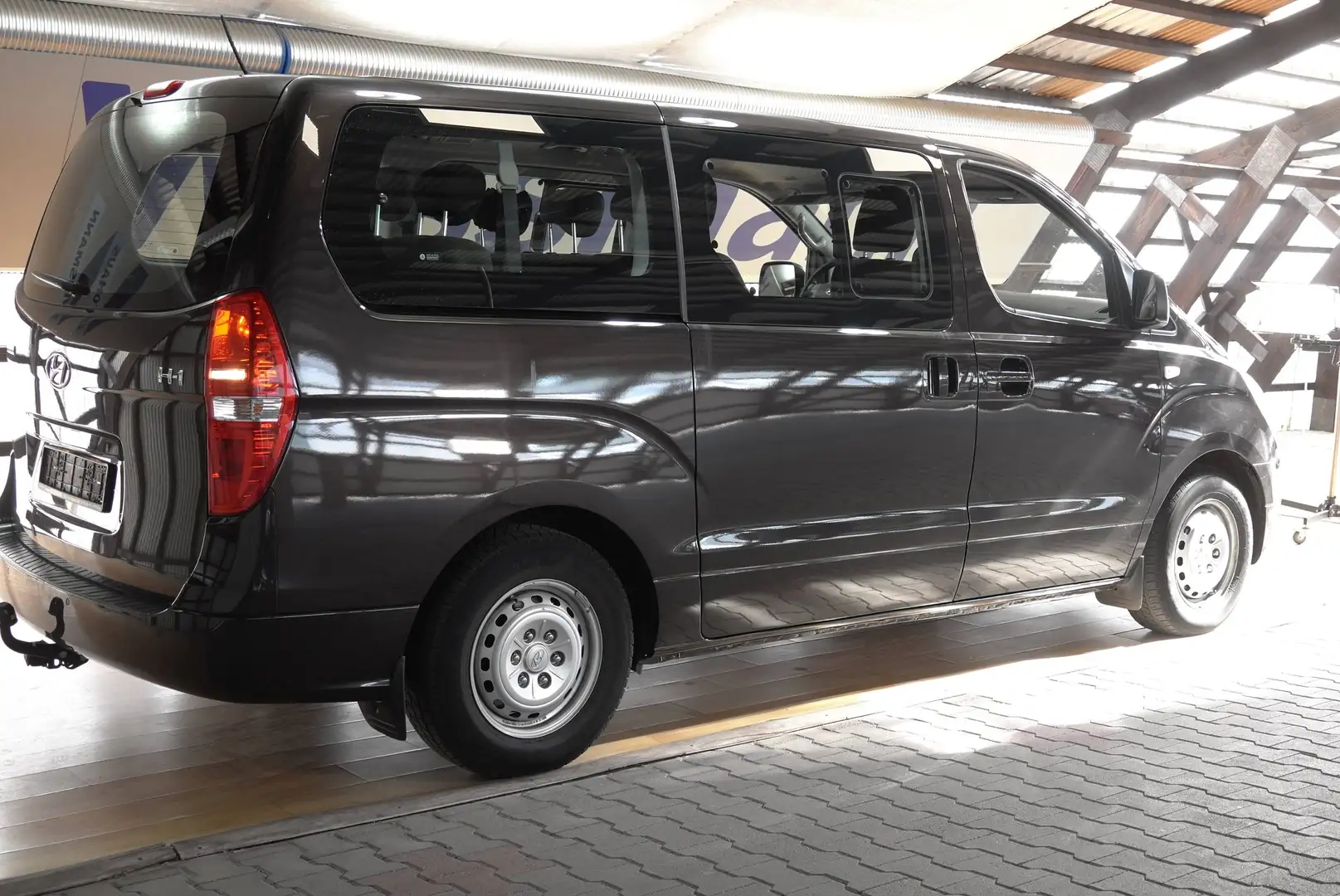Hyundai H-1 2.5 CRDi Travel 8-Sitzer, 2 Schiebet., Erstbesitz Marrón - 2