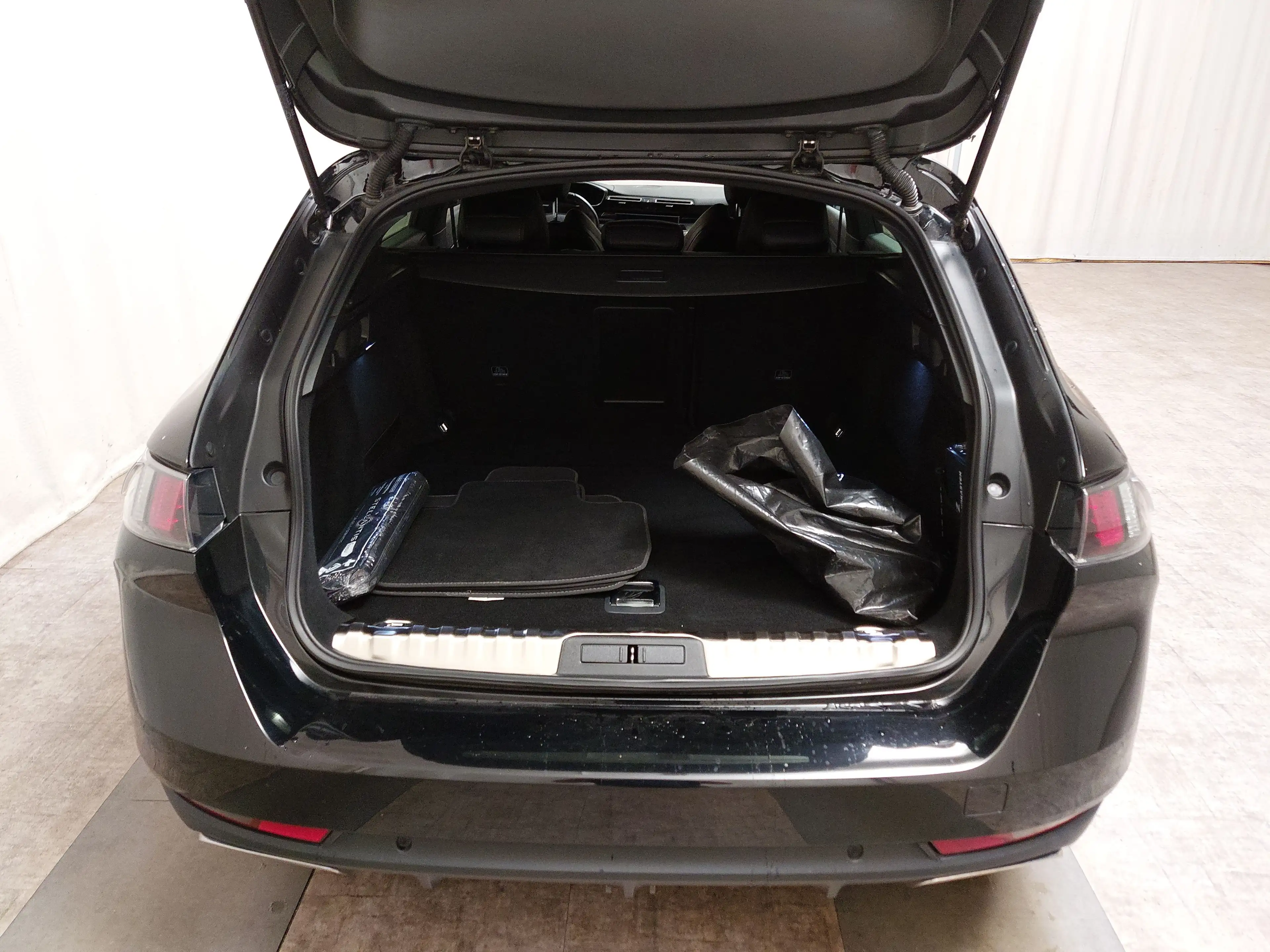 Peugeot 508 1.5 BlueHDI Allure T-Leder Navi LED AHK PDC — photo 15