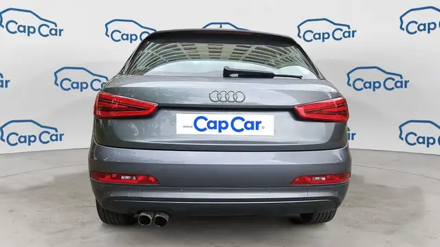 Audi Q3 view 3