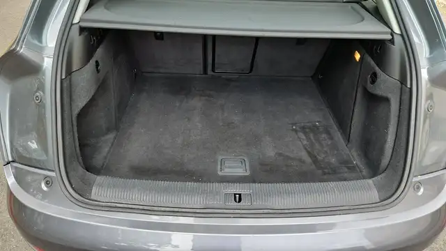 Audi Q3 view 14