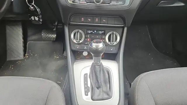 Audi Q3 view 13