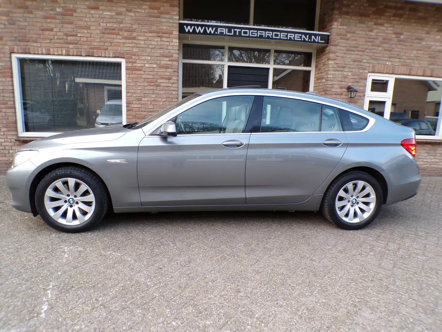 BMW 530 5-serie Gran Turismo 530d High Executive Automaat Gris - 2