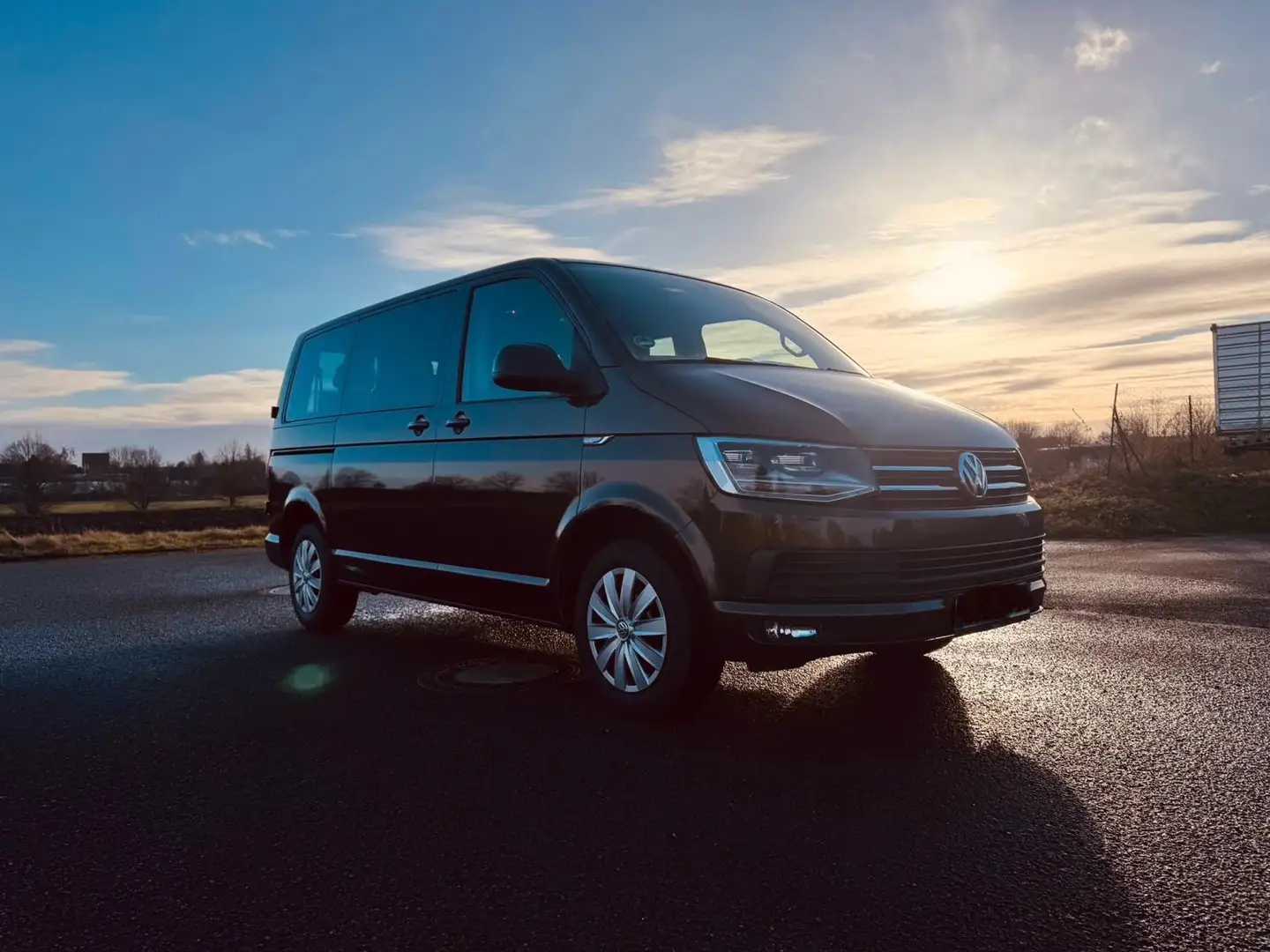 Volkswagen T6 Caravelle Caravelle DSG Kurz Highline Marrón - 1