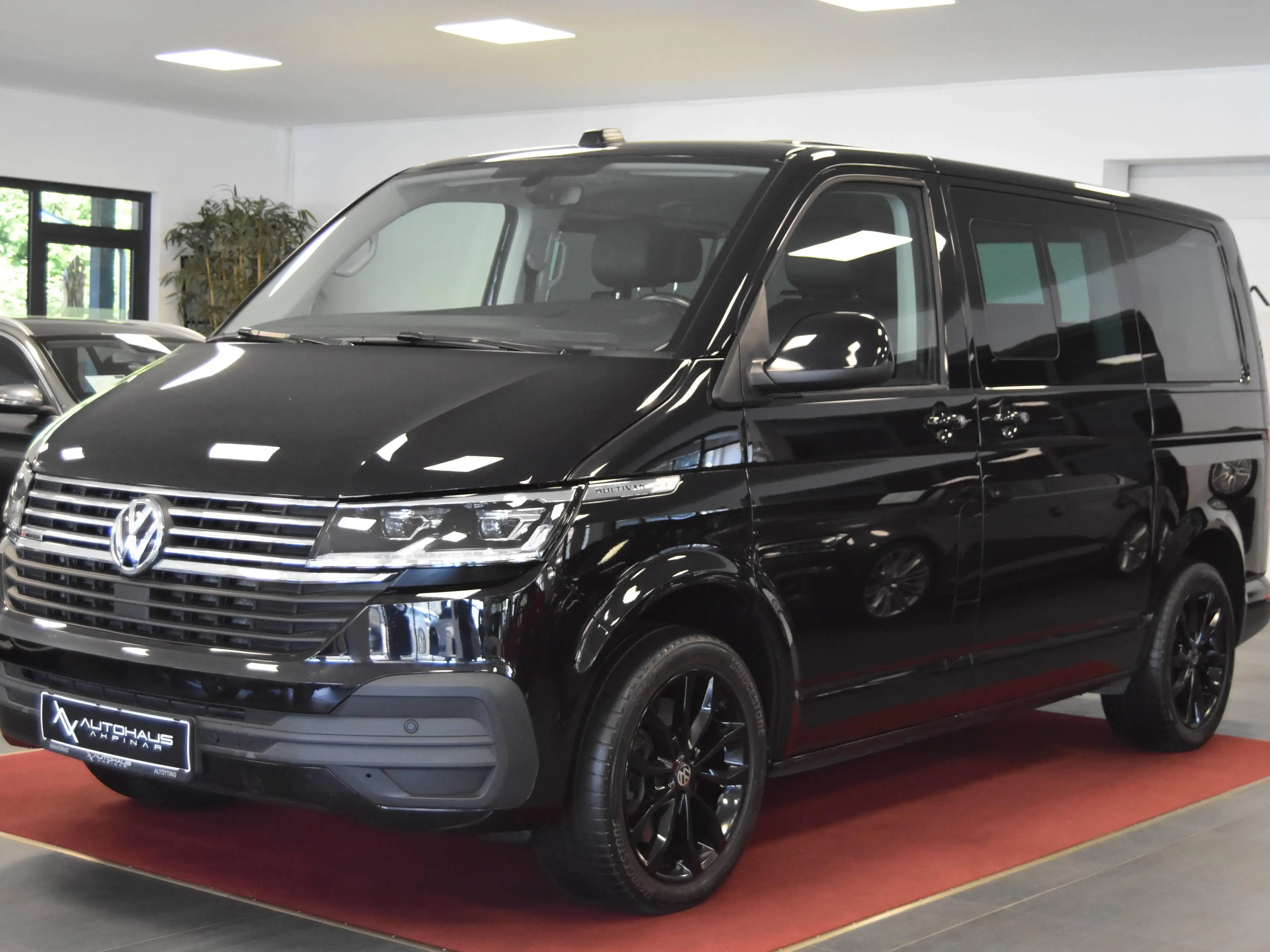 Volkswagen T6.1 Multivan Multivan 4MOTION~2SCHIEBET.~ACC~1HAND~AHK~DIGITAL~AHK — photo 3