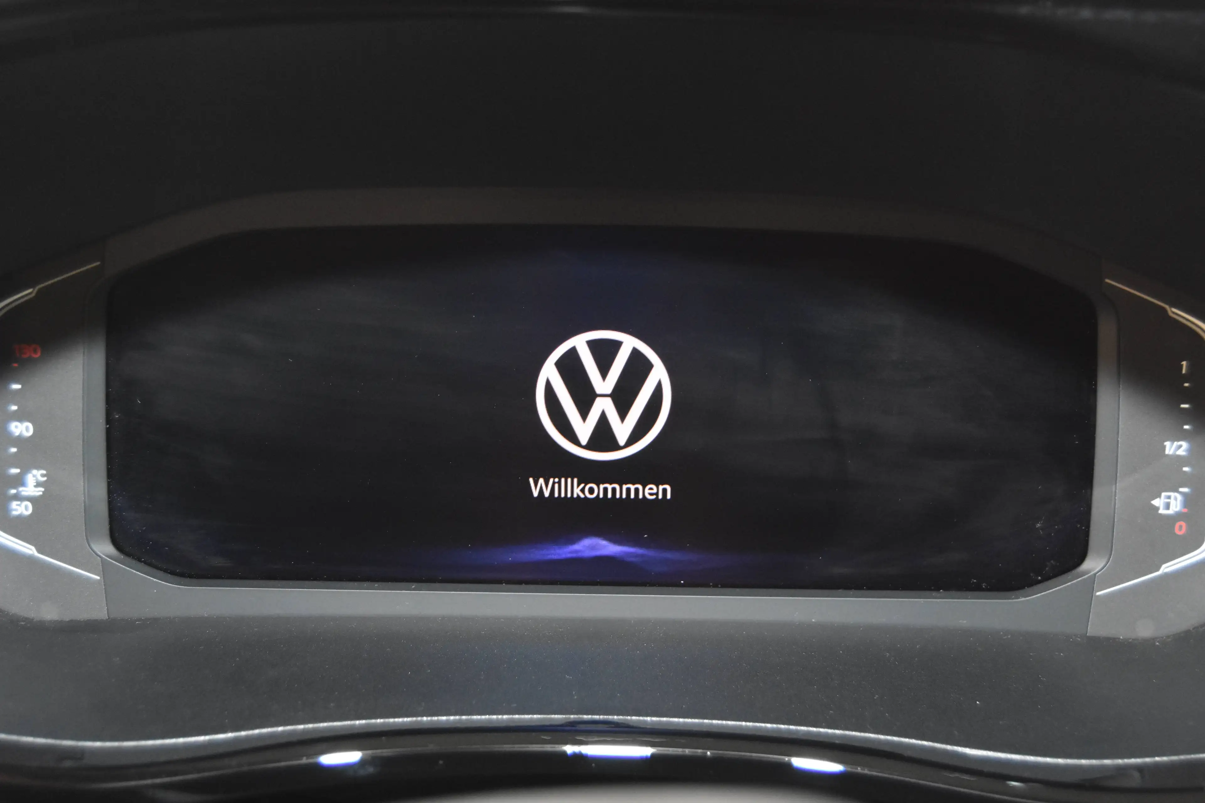Volkswagen T6.1 Multivan Multivan 4MOTION~2SCHIEBET.~ACC~1HAND~AHK~DIGITAL~AHK — photo 11