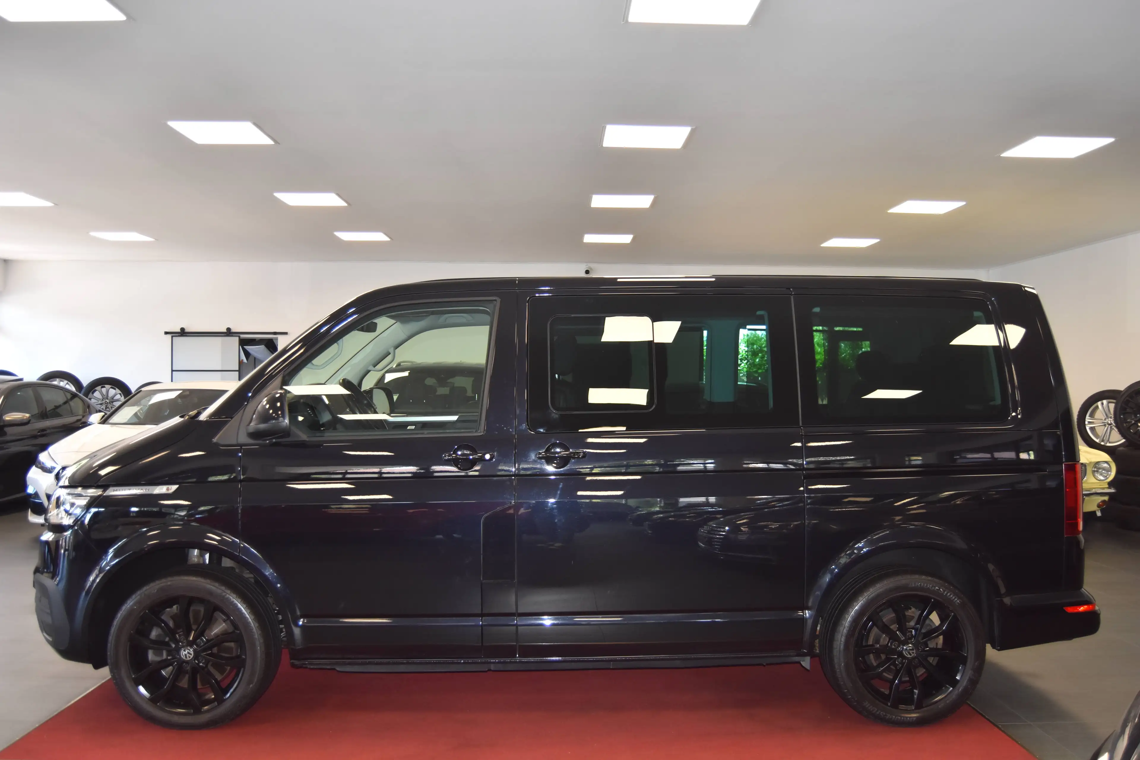 Volkswagen T6.1 Multivan Multivan 4MOTION~2SCHIEBET.~ACC~1HAND~AHK~DIGITAL~AHK — photo 4