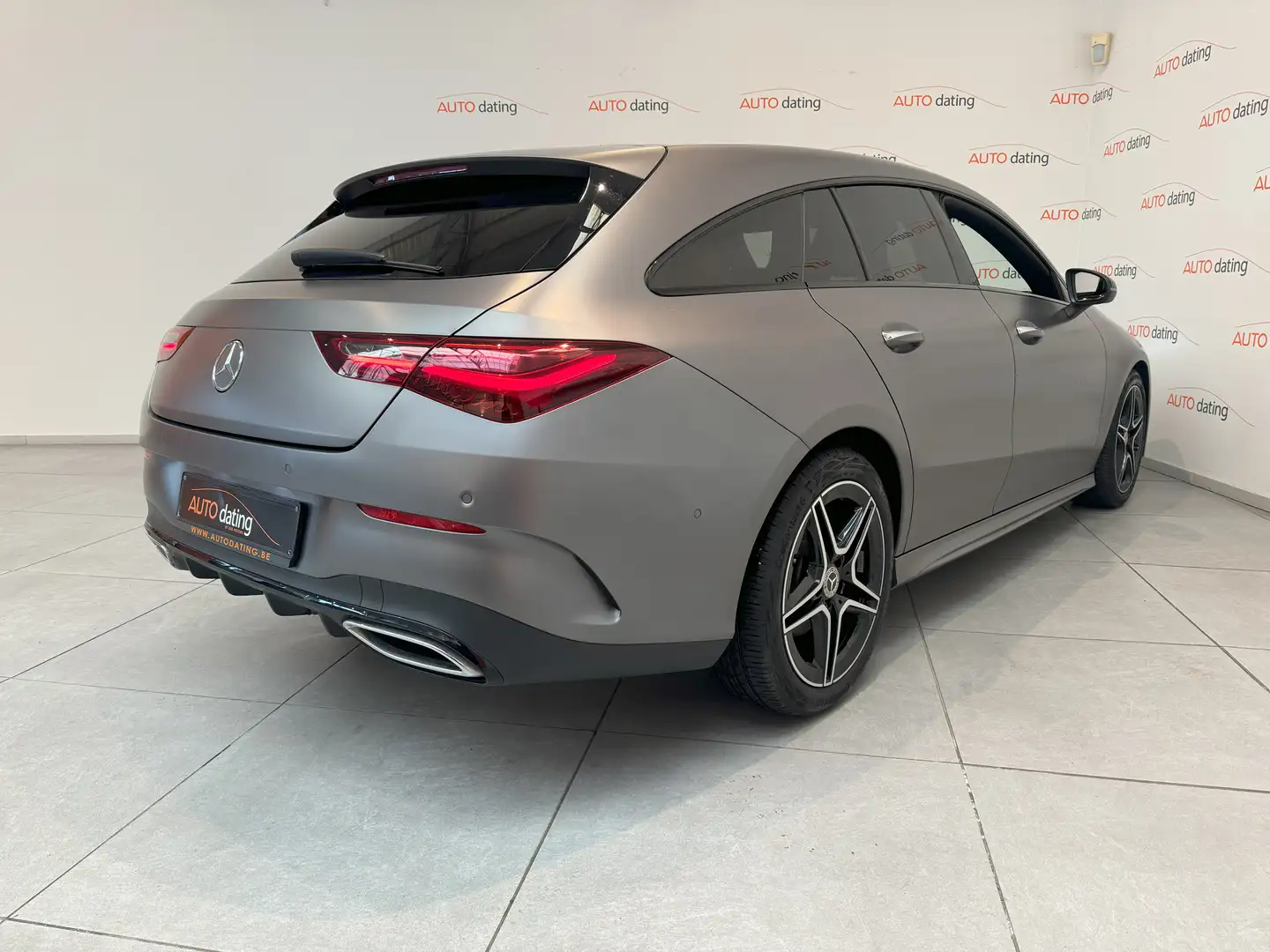 Mercedes-Benz CLA 180 Shooting Brake AMG Line Grijs - 2