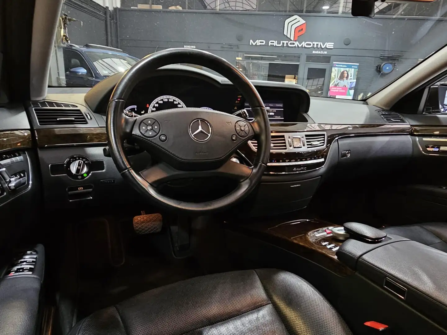 Mercedes-Benz S 500 V8 4-Matic AMG|Prestige Plus|Pano|Trekh|Massage|So Bruin - 2