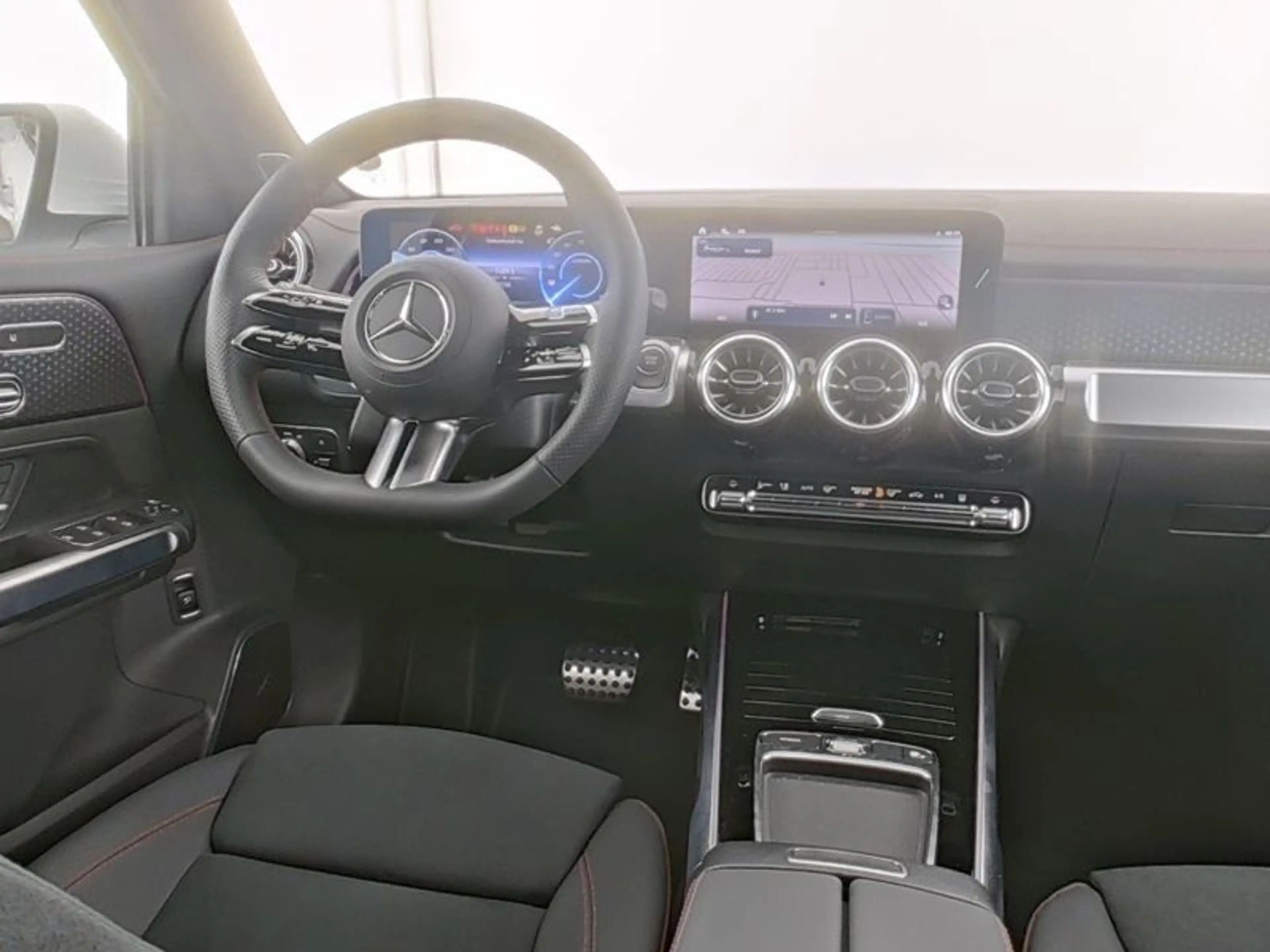 Mercedes-Benz EQB 300 4M AMG-ADVANCED+ MEMO FAP PANO 360° WDGS — photo 8