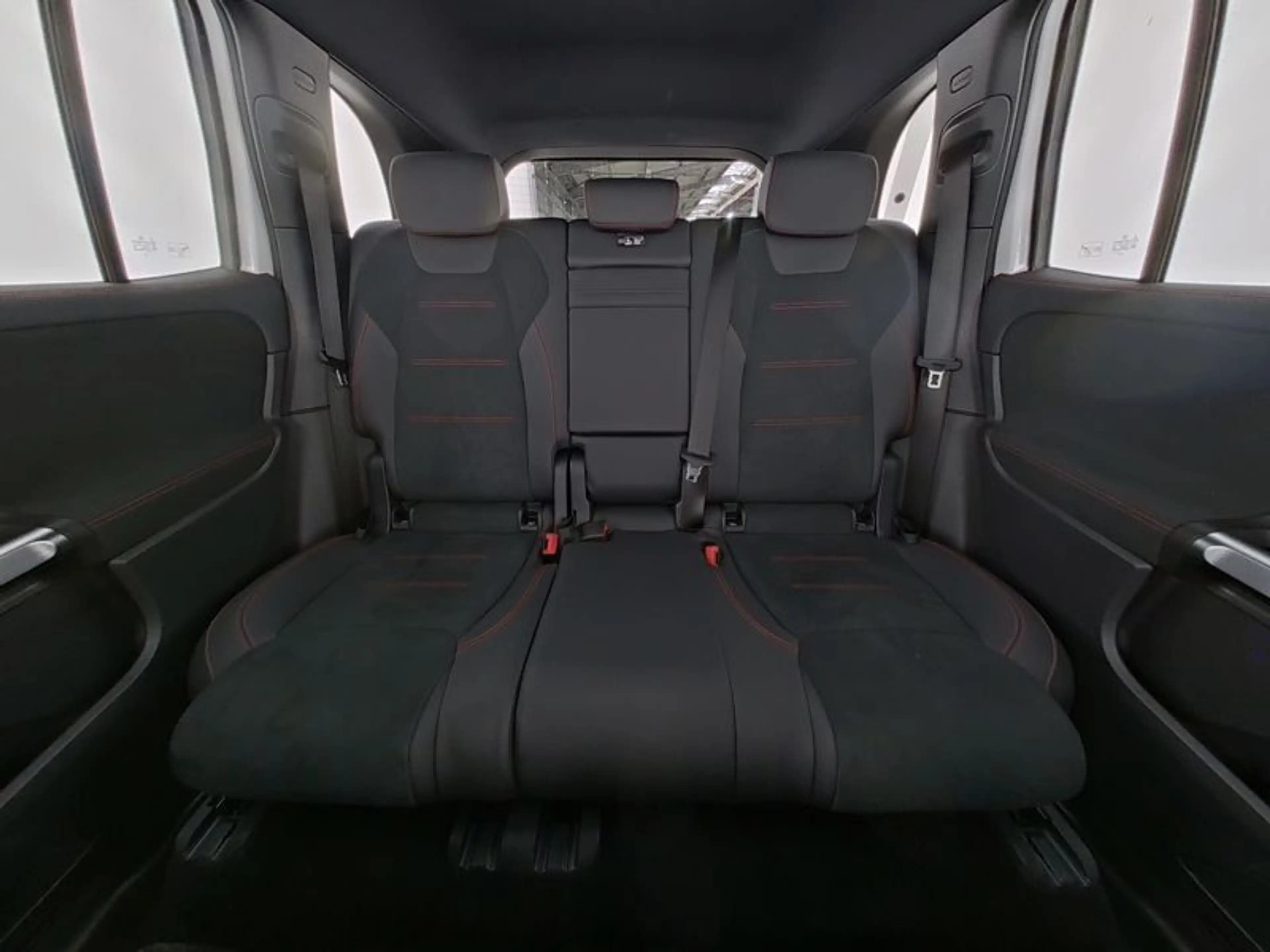 Mercedes-Benz EQB 300 4M AMG-ADVANCED+ MEMO FAP PANO 360° WDGS — photo 10